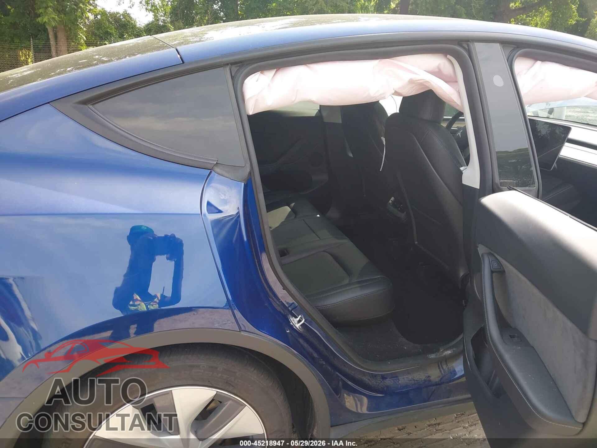 TESLA MODEL Y 2024 - 7SAYGDED2RF005140