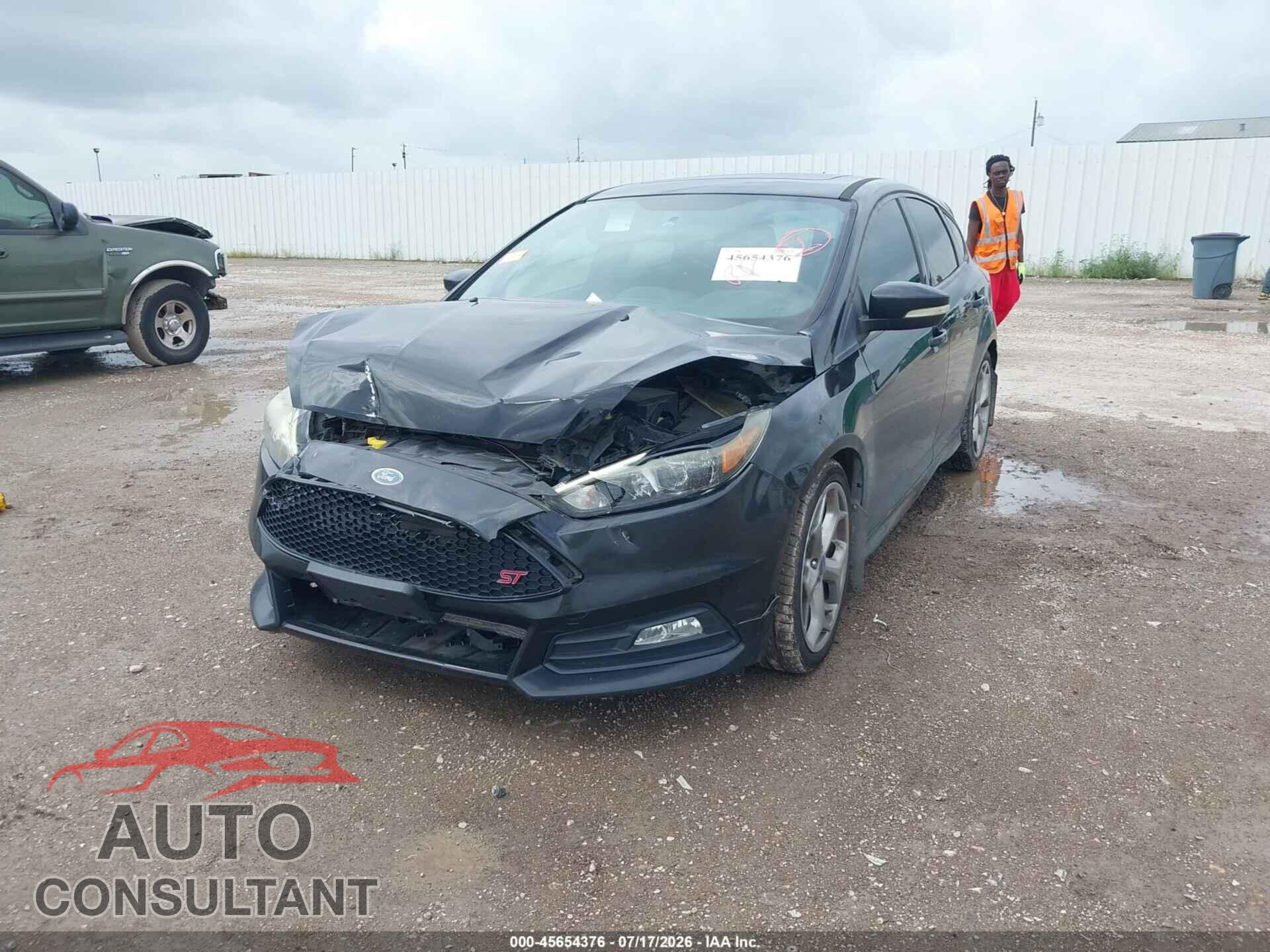 FORD FOCUS 2017 - 1FADP3L90HL244367