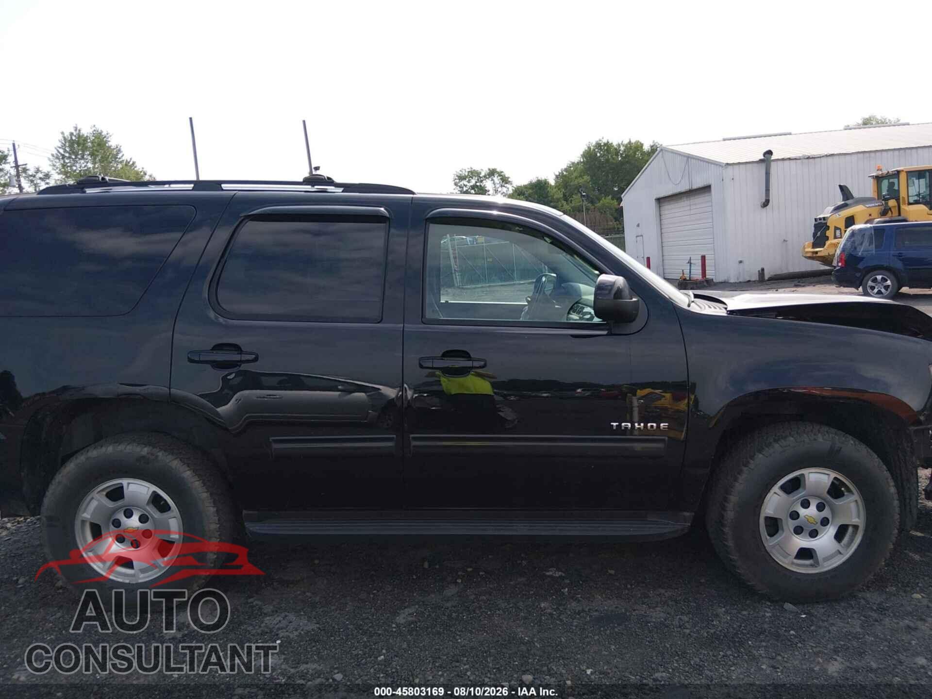 CHEVROLET TAHOE 2011 - 1GNSKAE04BR393220