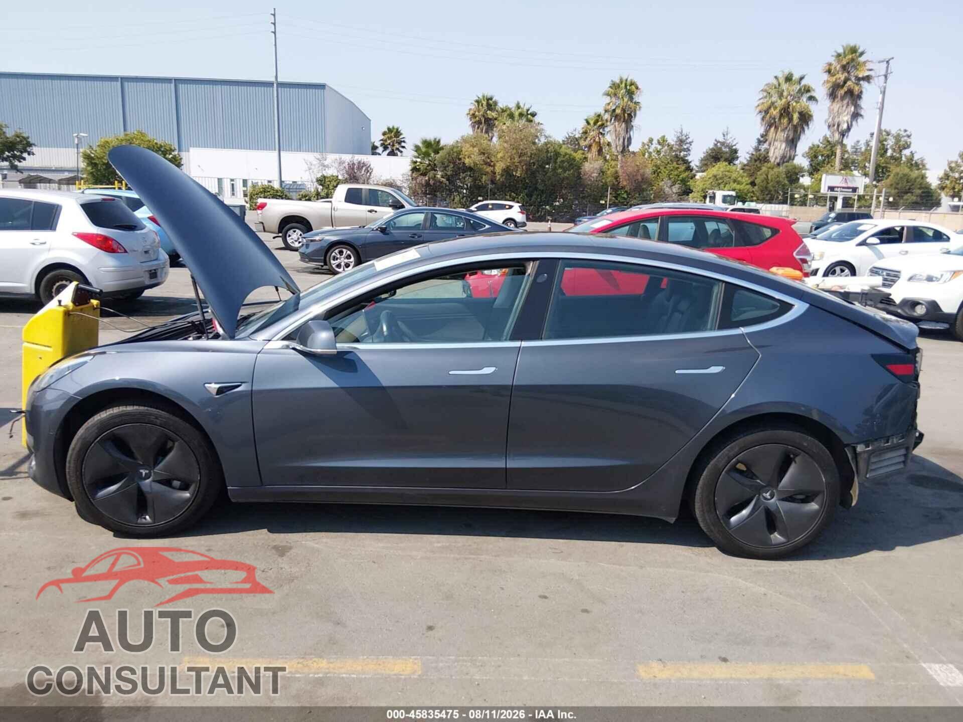 TESLA MODEL 3 2018 - 5YJ3E1EA8JF004001
