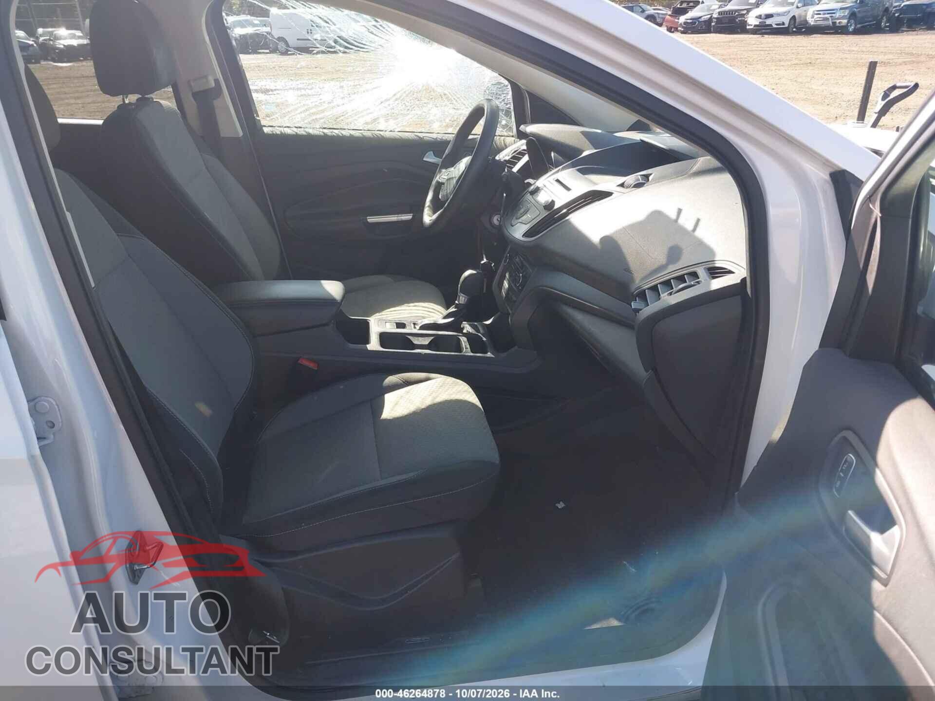 FORD ESCAPE 2017 - 1FMCU9G90HUD30005