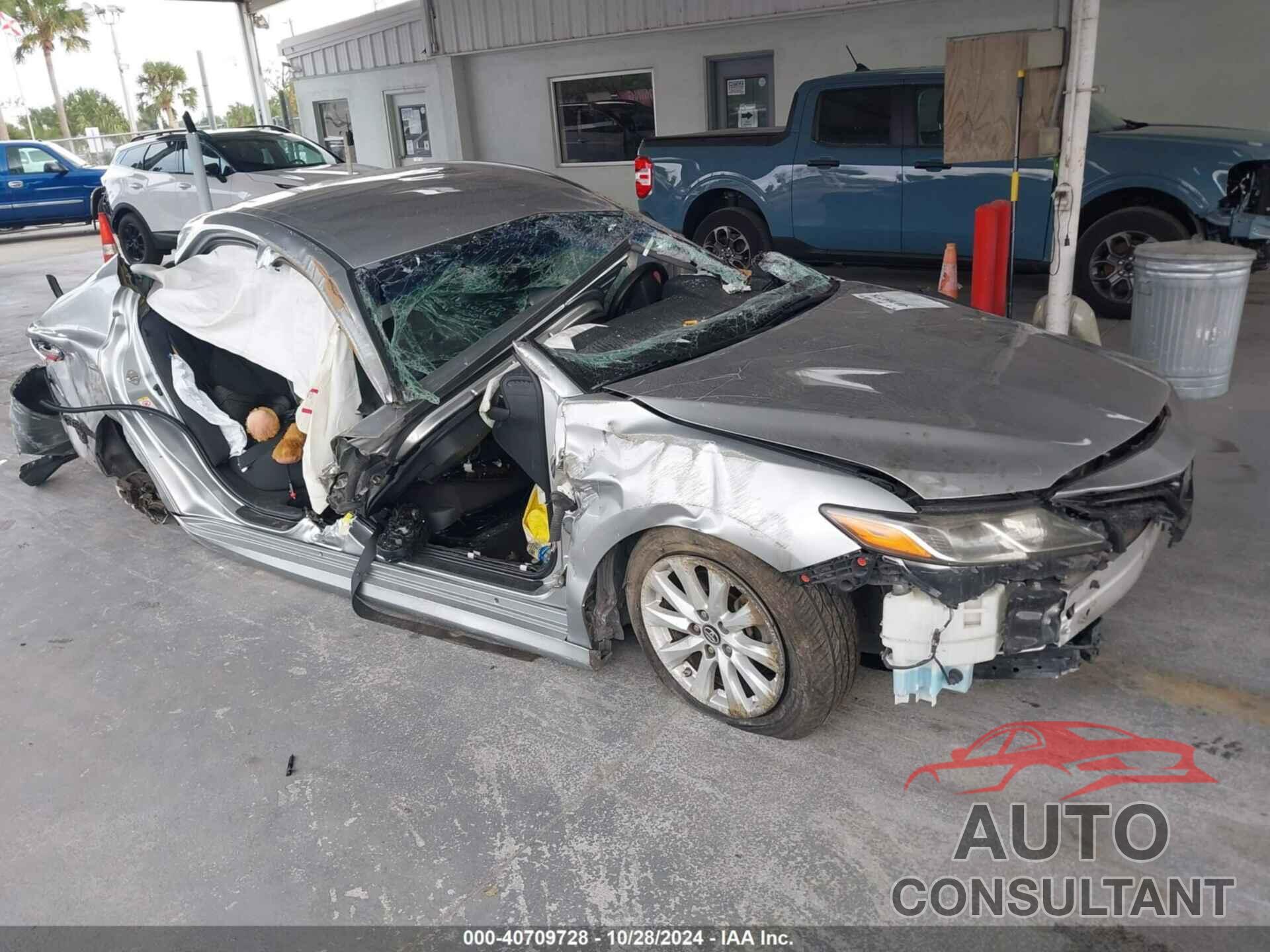 TOYOTA CAMRY 2018 - 4T1B11HK5JU068608