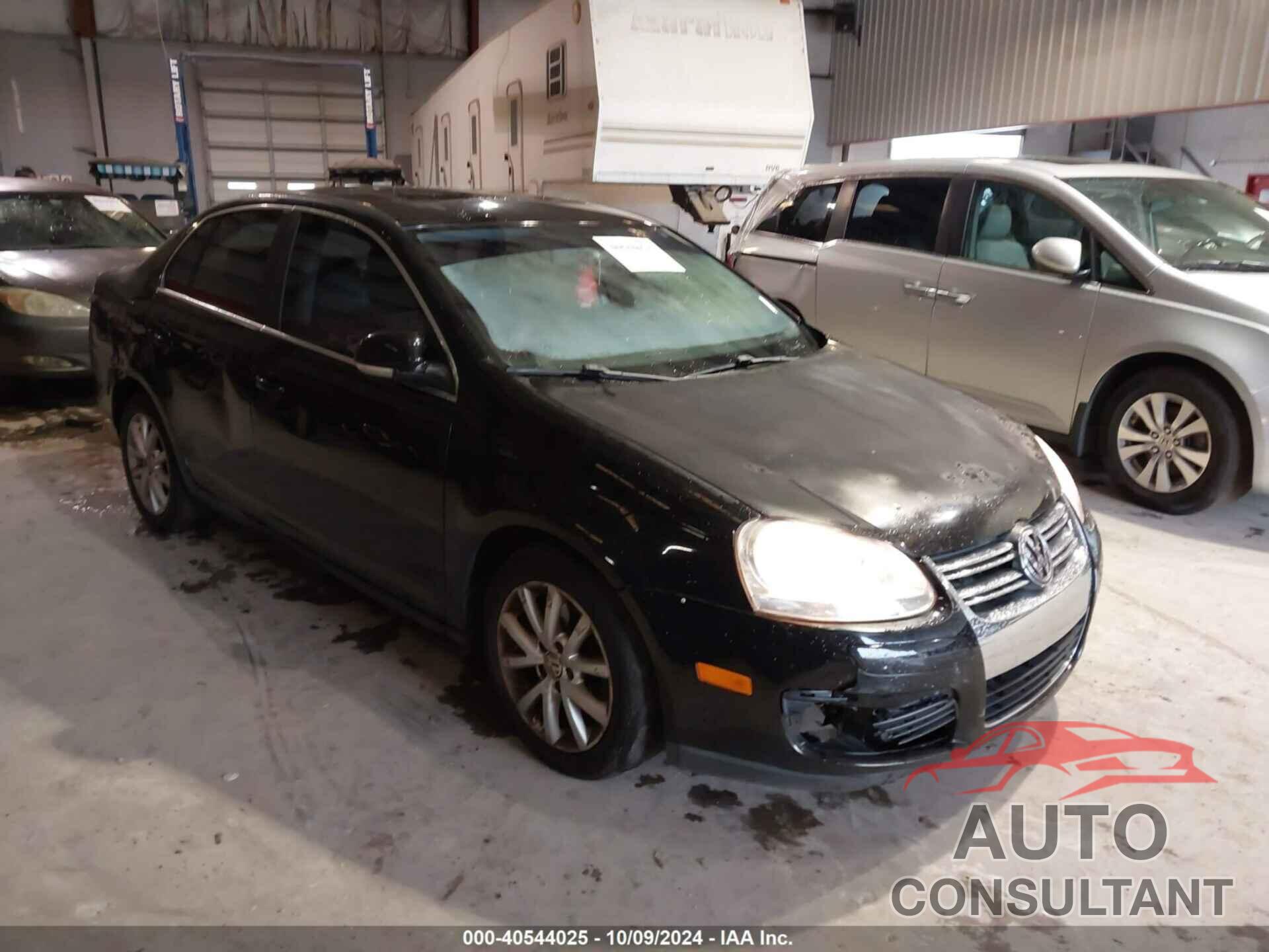 VOLKSWAGEN JETTA 2010 - 3VWRX7AJ5AM042551