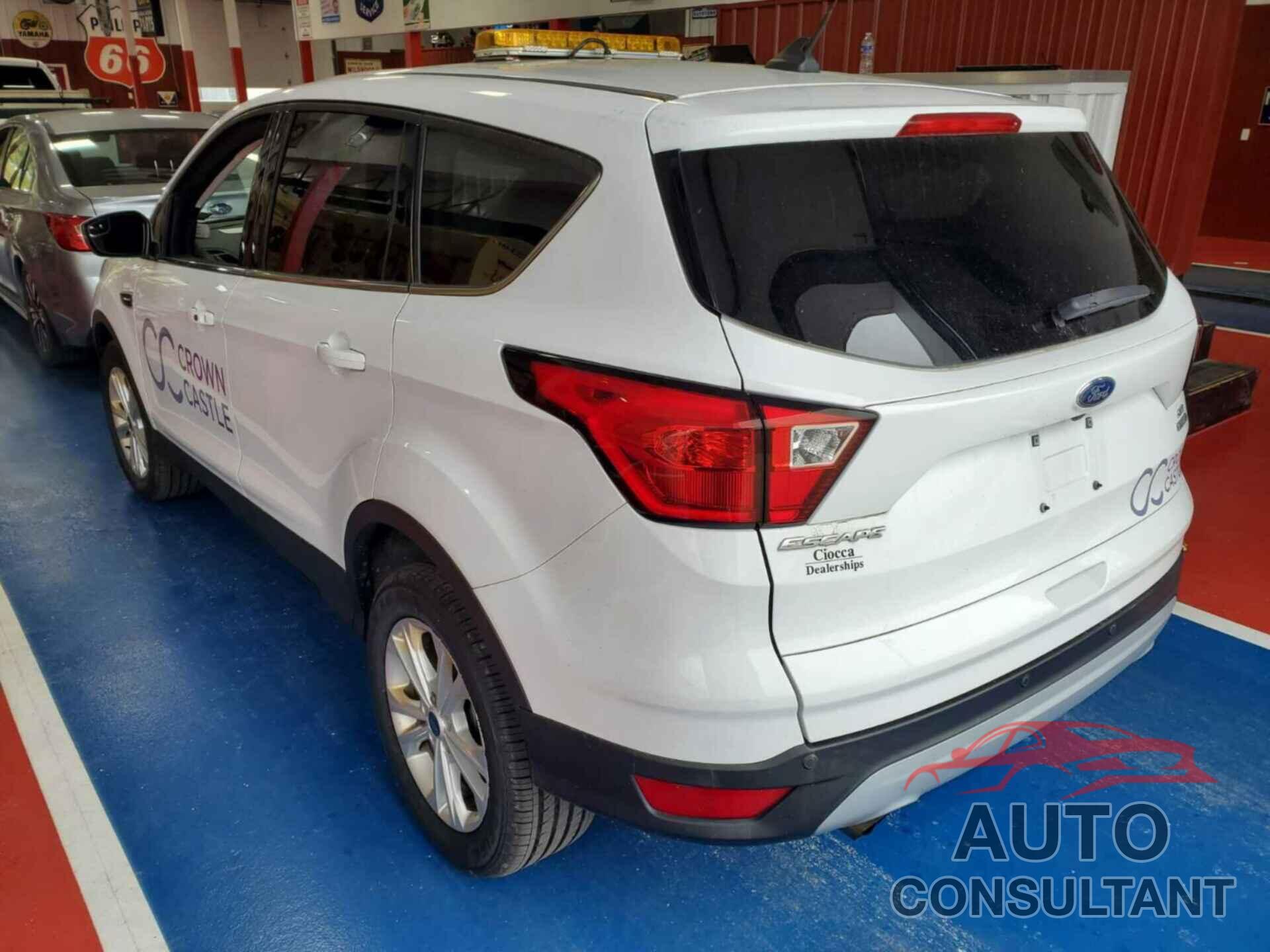 FORD ESCAPE 2019 - 1FMCU9GD6KUA74027