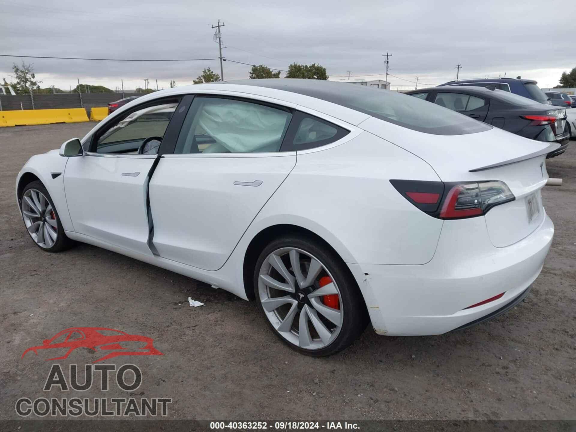 TESLA MODEL 3 2018 - 5YJ3E1EBXJF081347