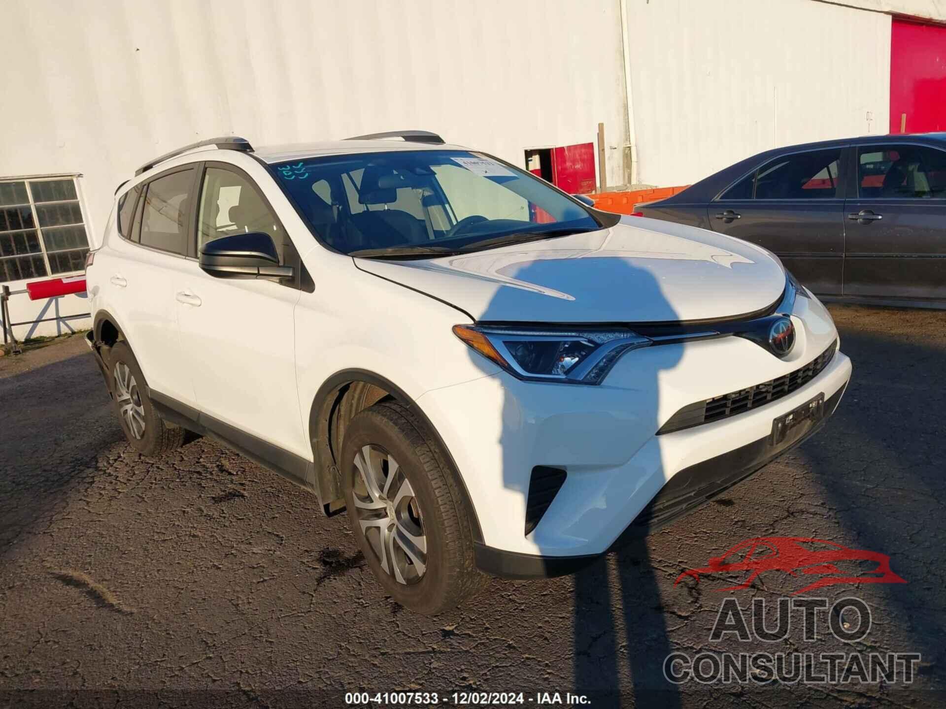 TOYOTA RAV4 2017 - JTMBFREV3HD219510