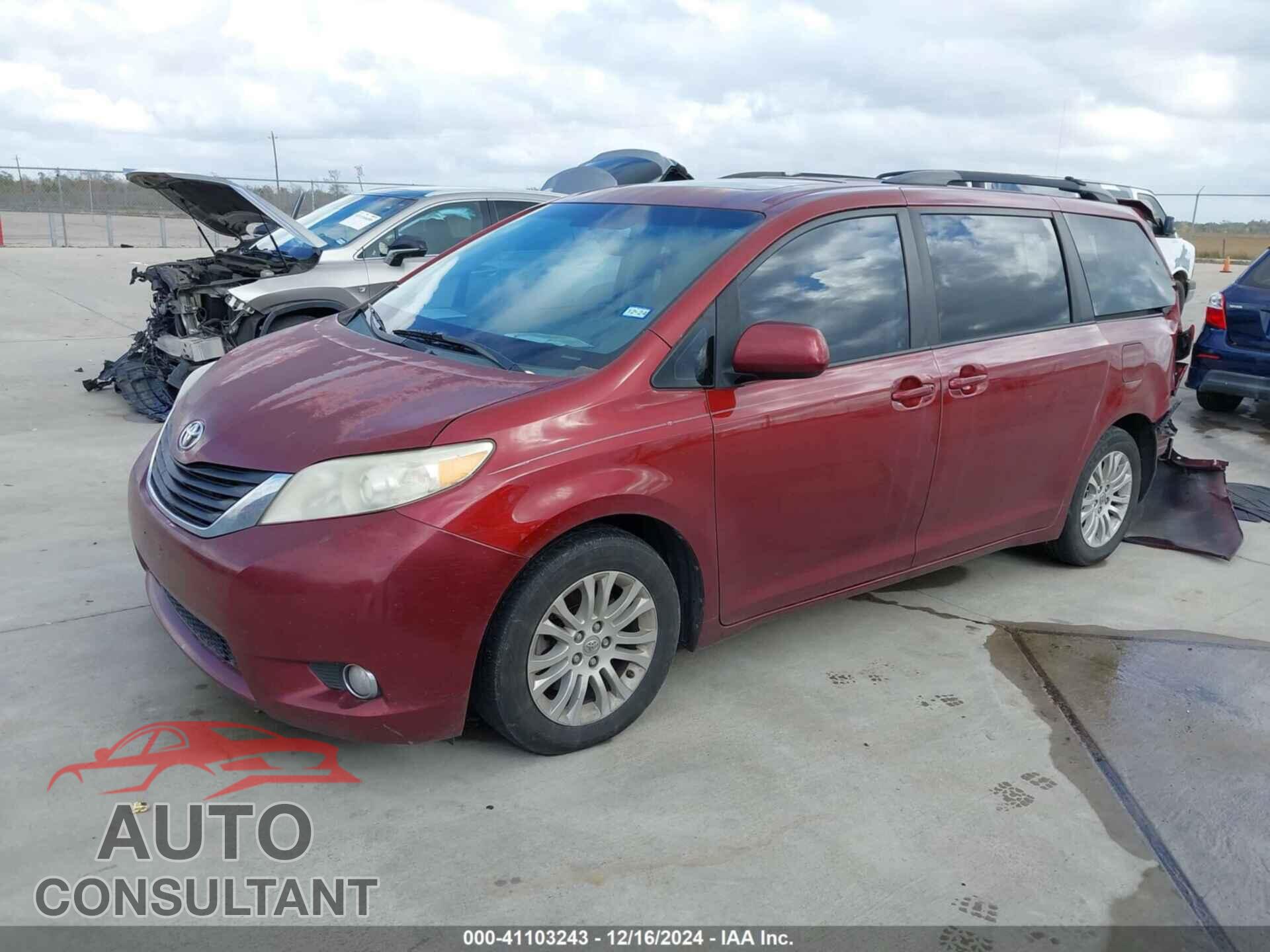 TOYOTA SIENNA 2013 - 5TDYK3DC8DS357108