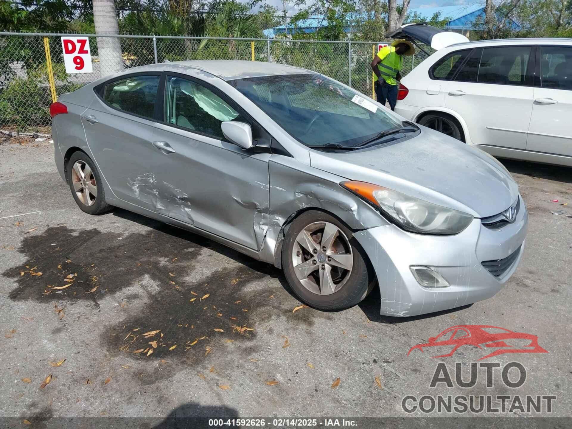 HYUNDAI ELANTRA 2012 - KMHDH4AE9CU239454