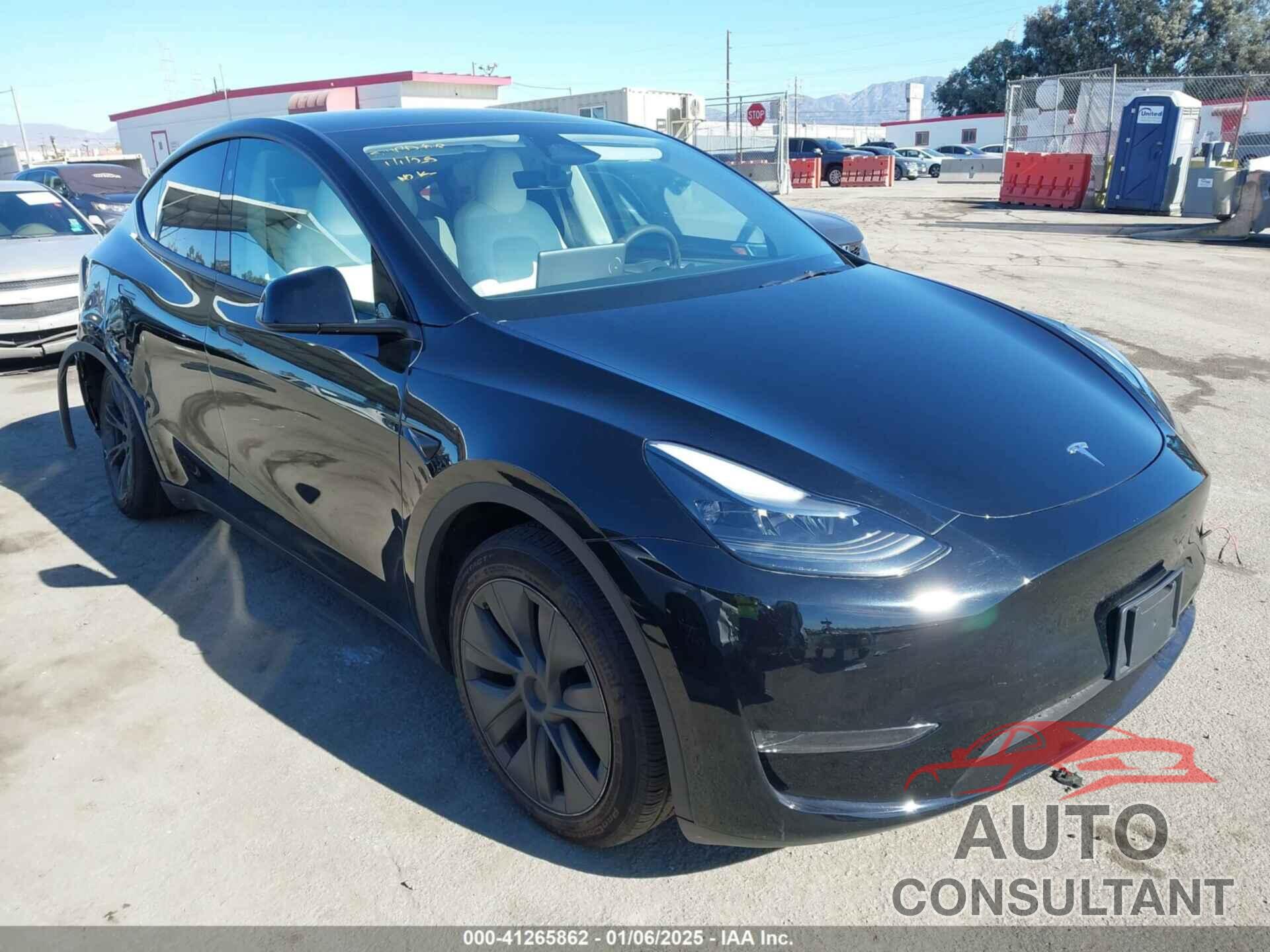 TESLA MODEL Y 2024 - 7SAYGDED6RF152657