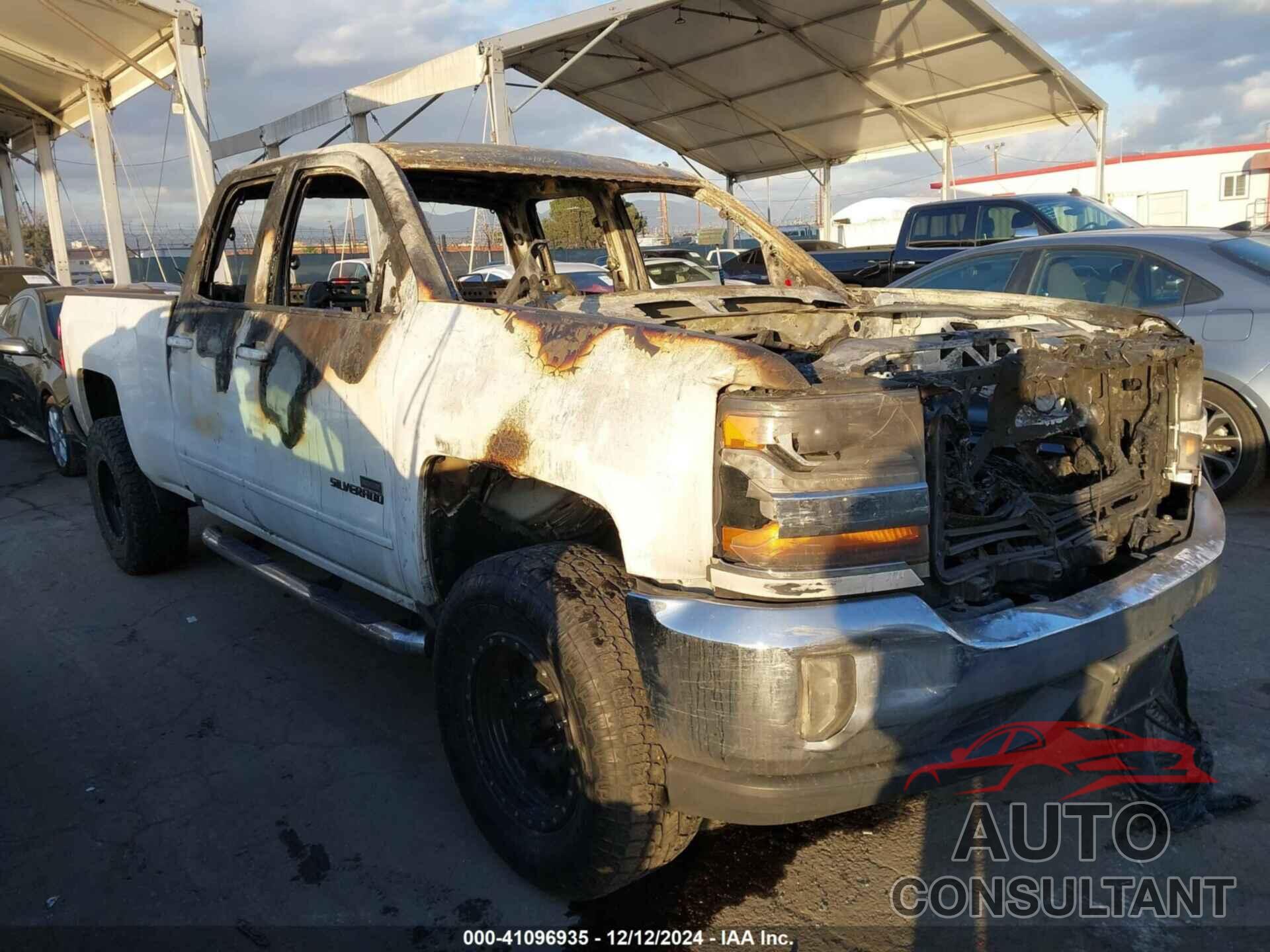 CHEVROLET SILVERADO 1500 2017 - 1GCRCREC7HZ168702