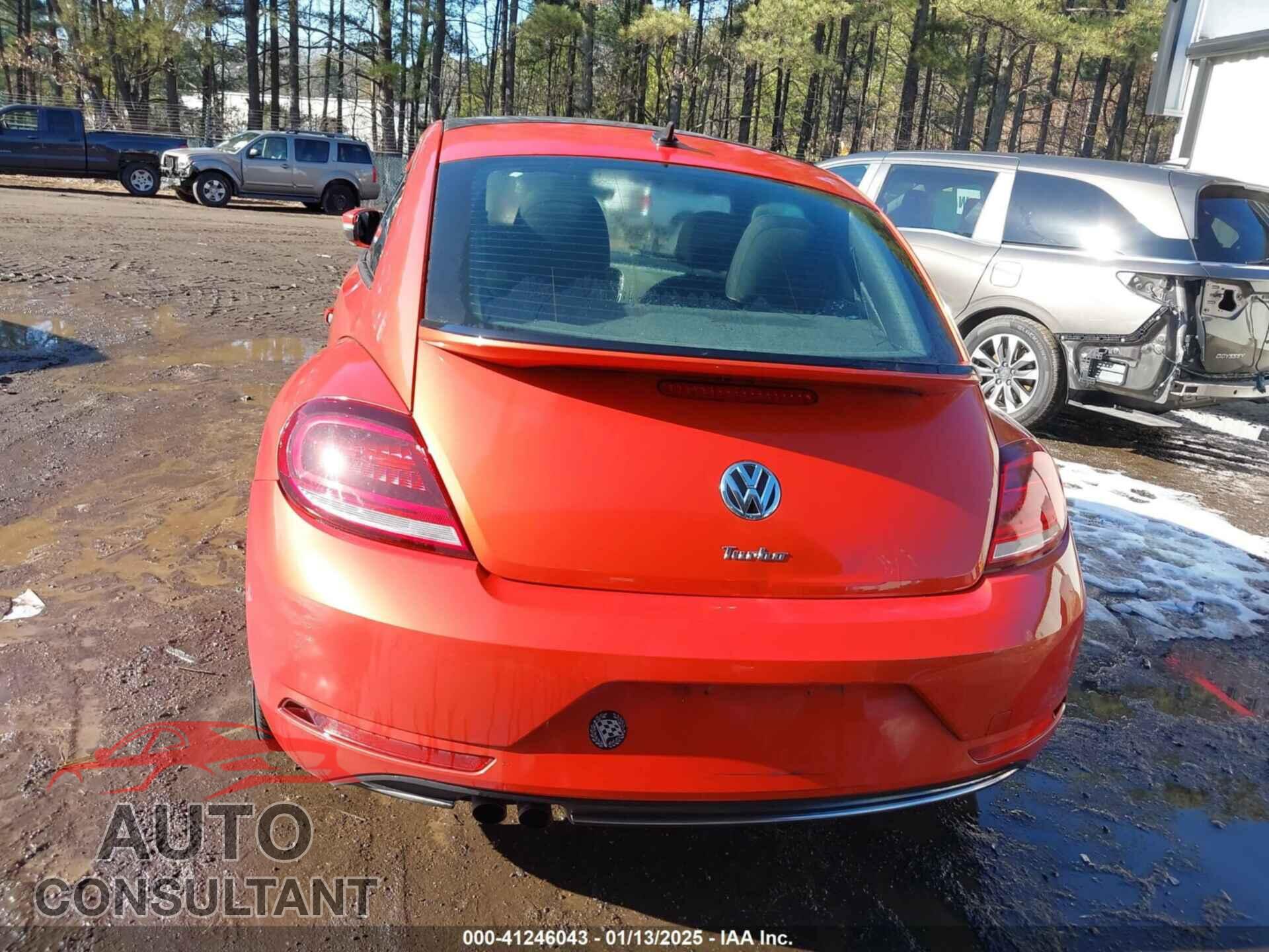 VOLKSWAGEN BEETLE 2018 - 3VWFD7AT0JM705473