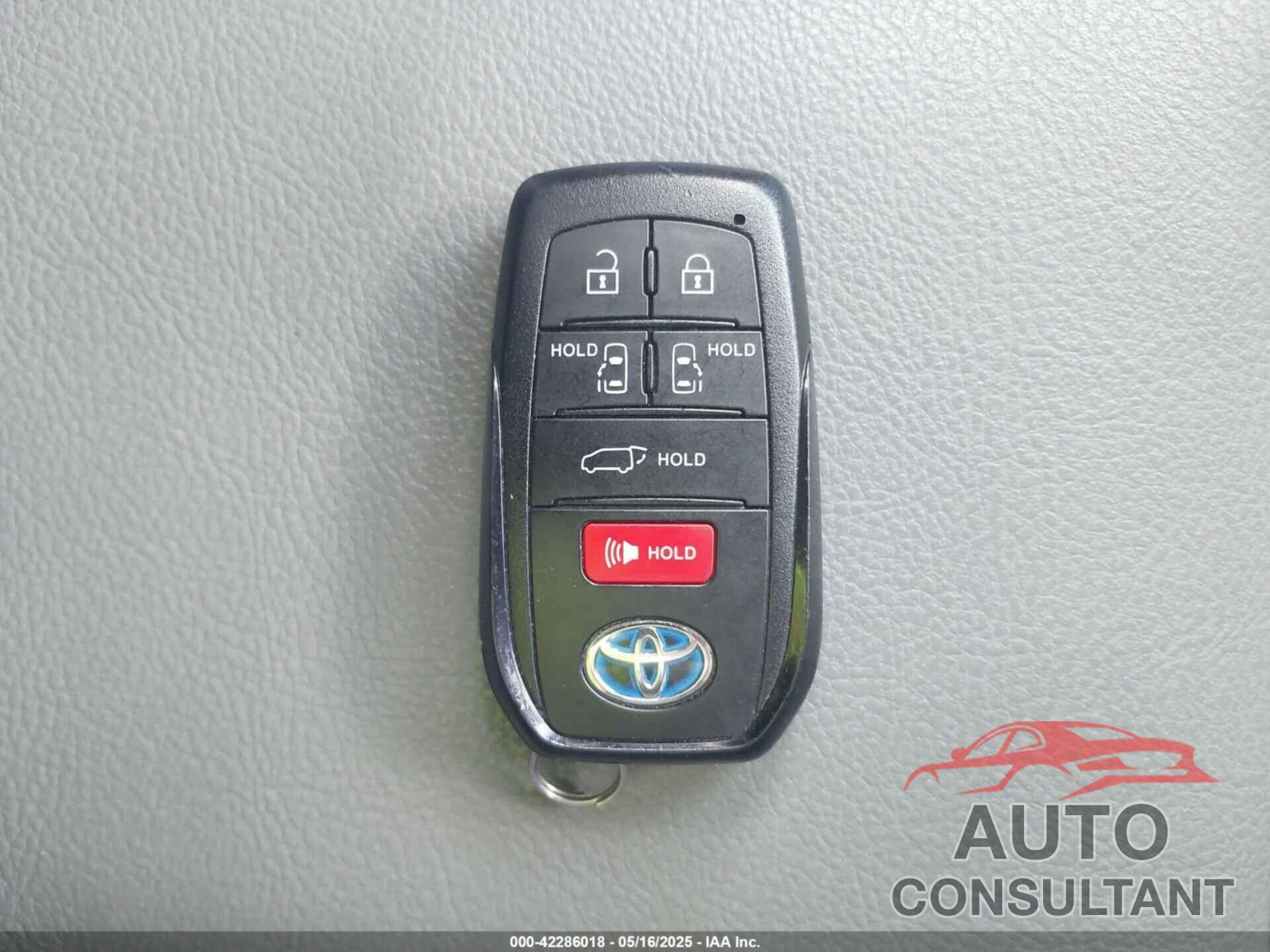 TOYOTA SIENNA 2022 - 5TDYSKFC2NS042734