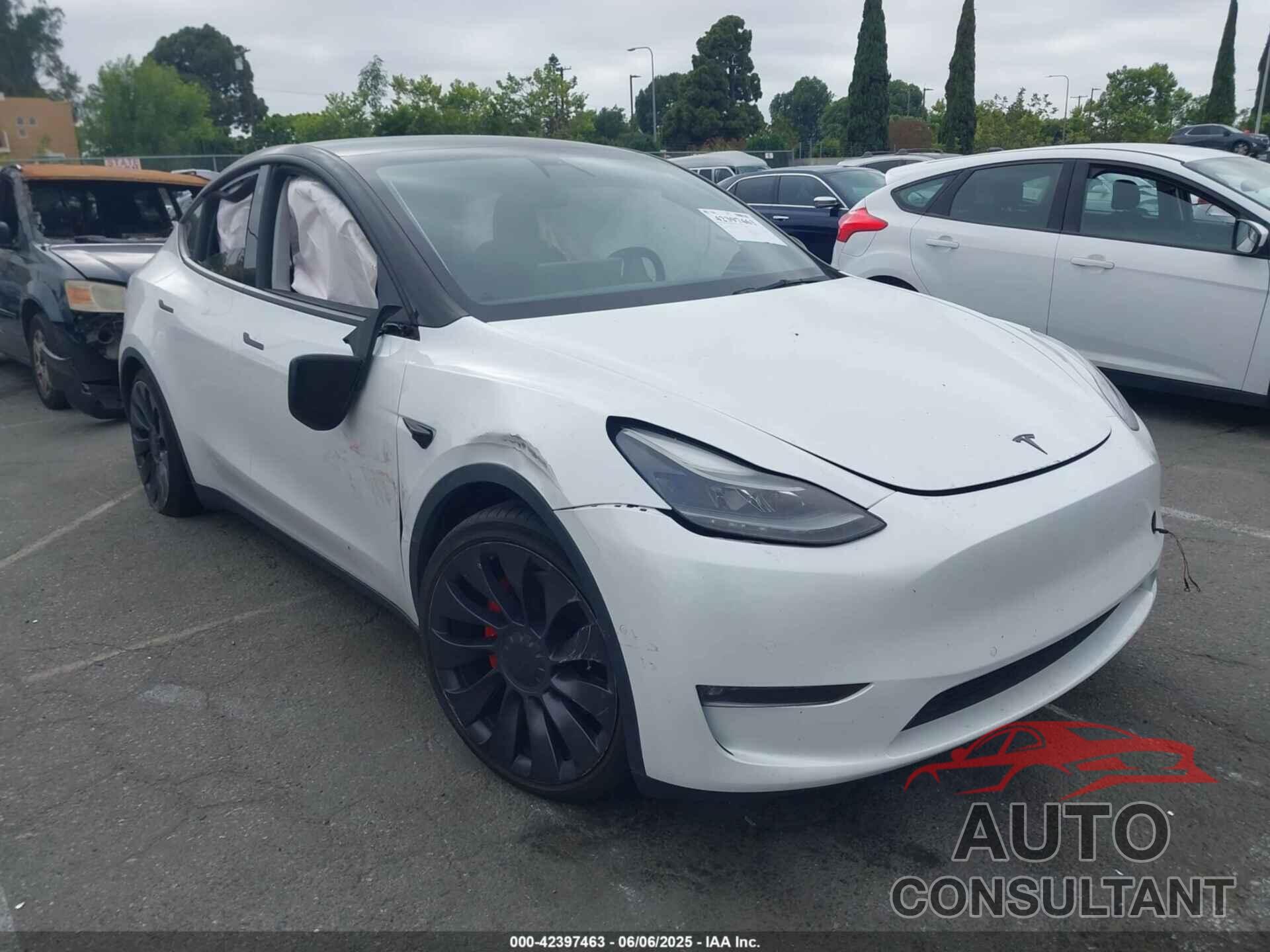 TESLA MODEL Y 2021 - 5YJYGDEF2MF272740