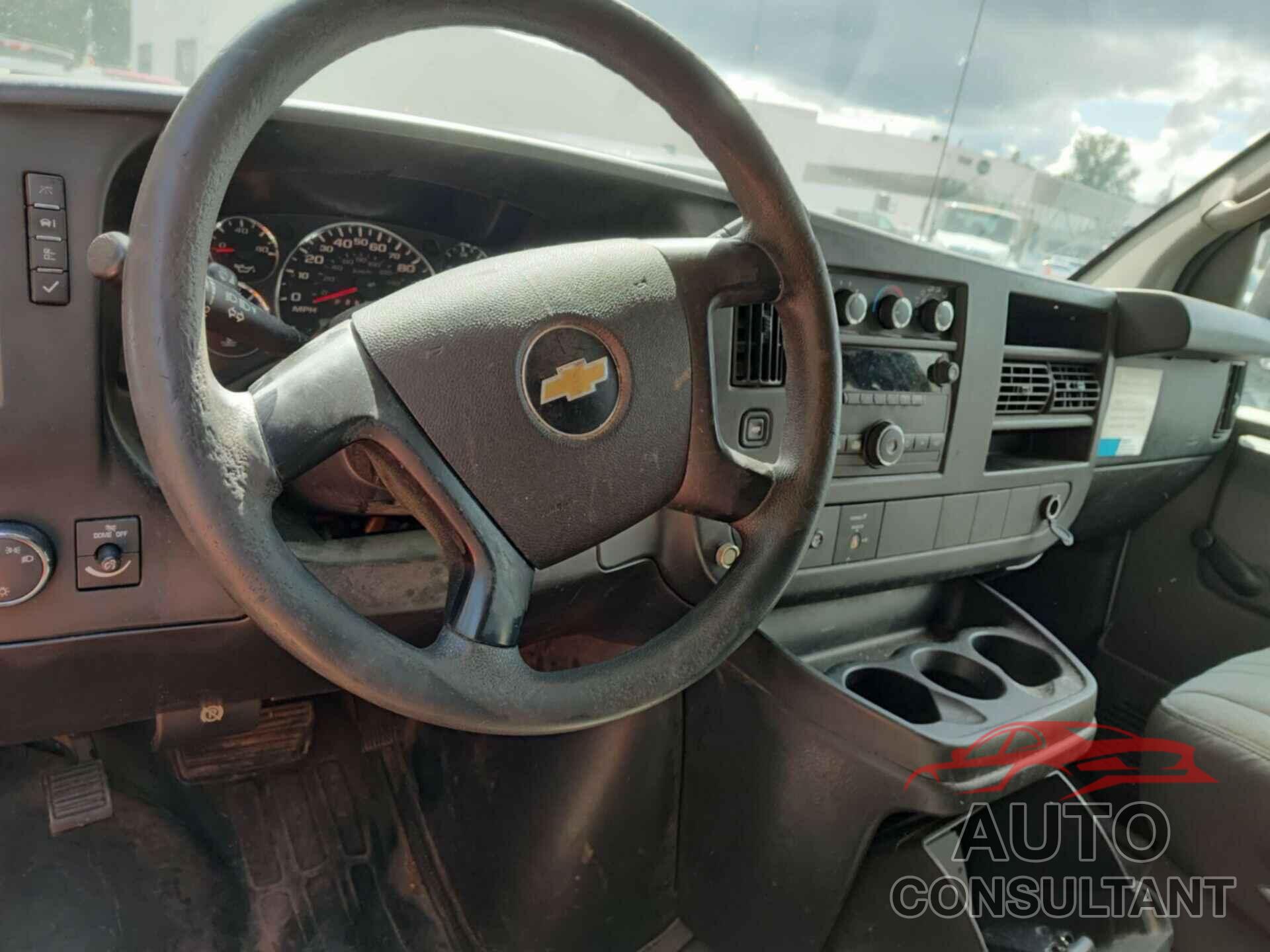 CHEVROLET EXPRESS G2500 2011 - 1GCWGFCA2B1165378