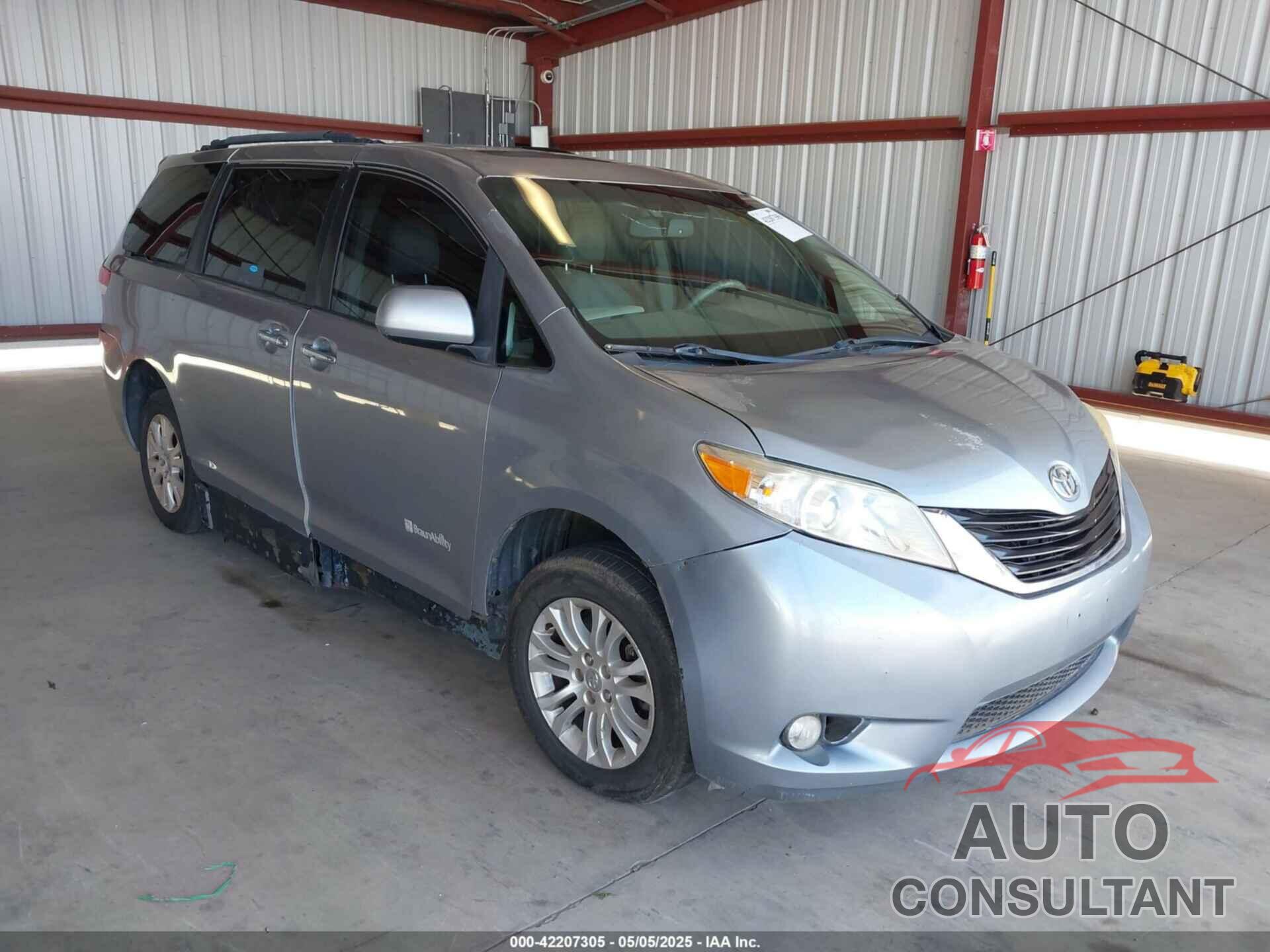 TOYOTA SIENNA 2011 - 5TDYK3DC0BS107522