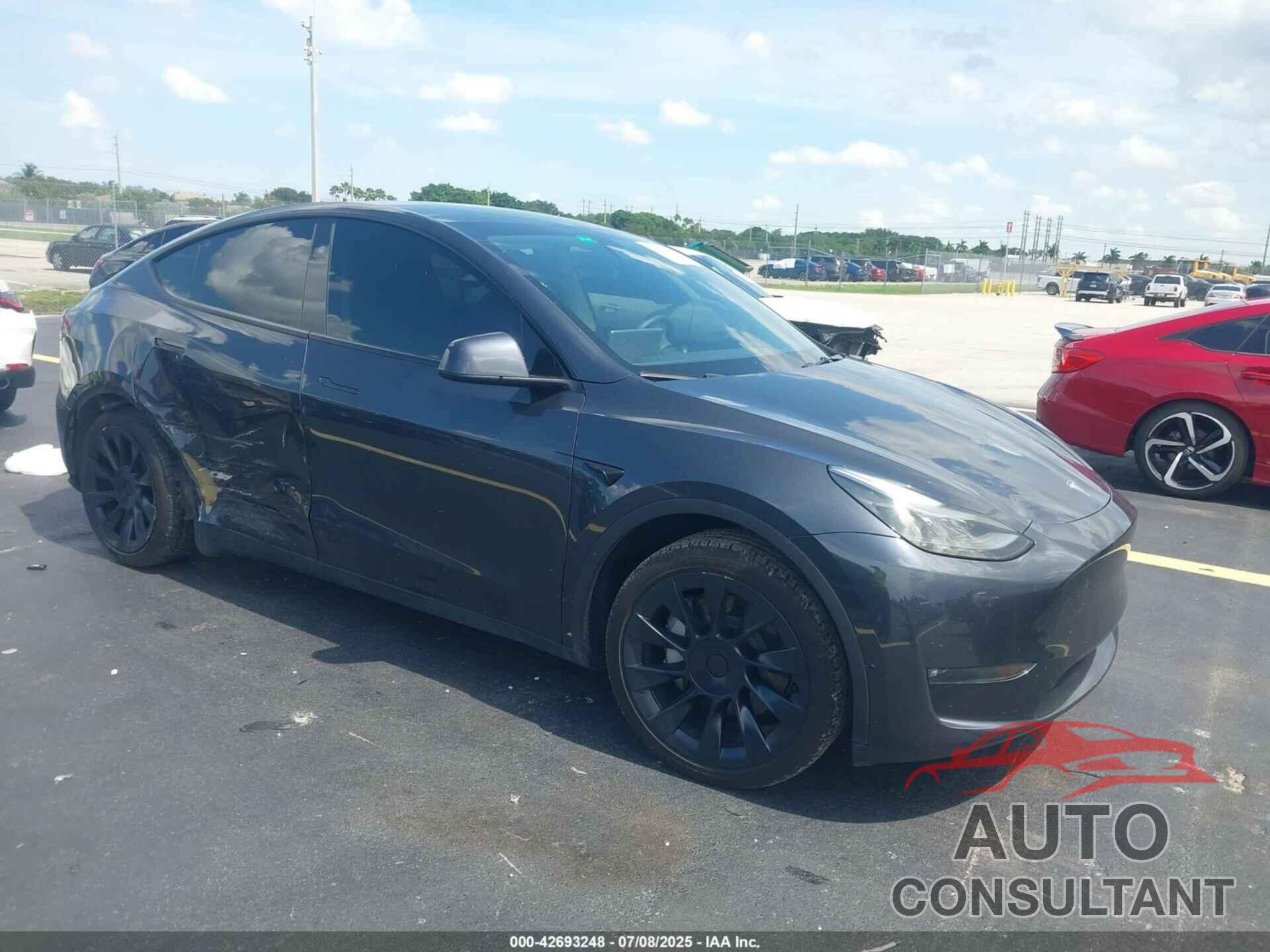 TESLA MODEL Y 2024 - 7SAYGDEE4RF037807