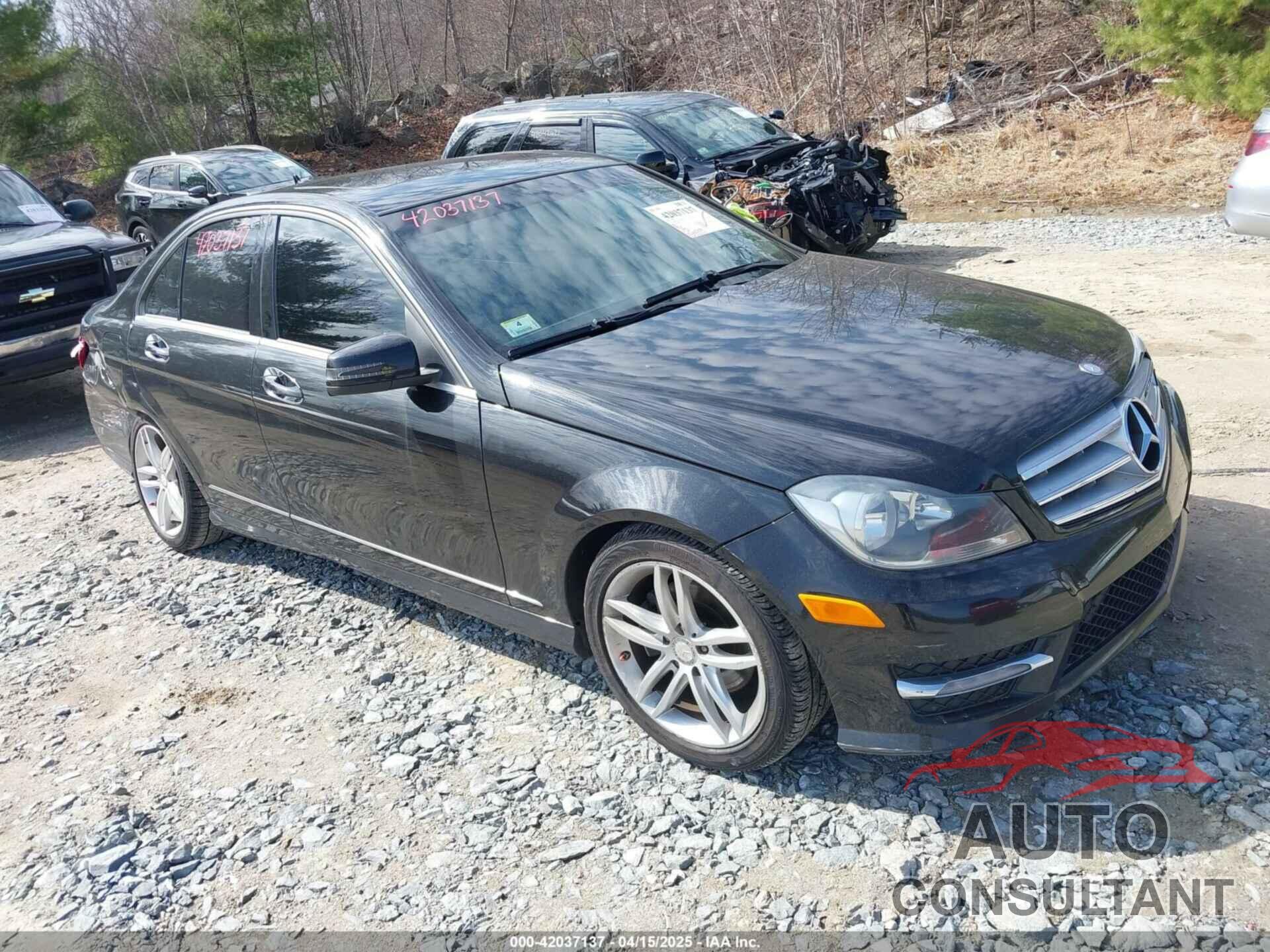 MERCEDES-BENZ C 300 2012 - WDDGF8BBXCR227406