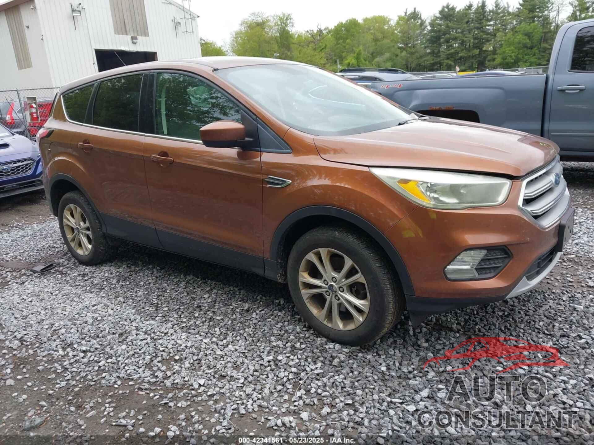 FORD ESCAPE 2017 - 1FMCU9GD0HUC58422