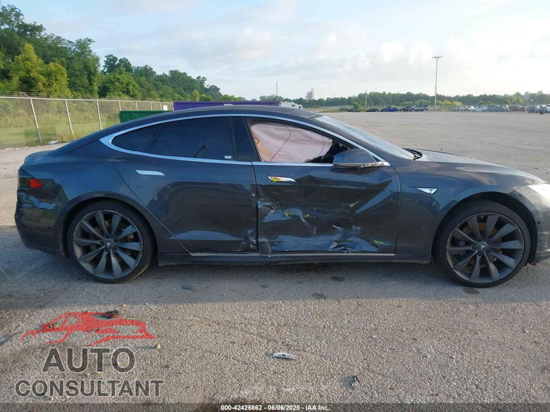 TESLA MODEL S 2015 - 5YJSA1E19FF109094