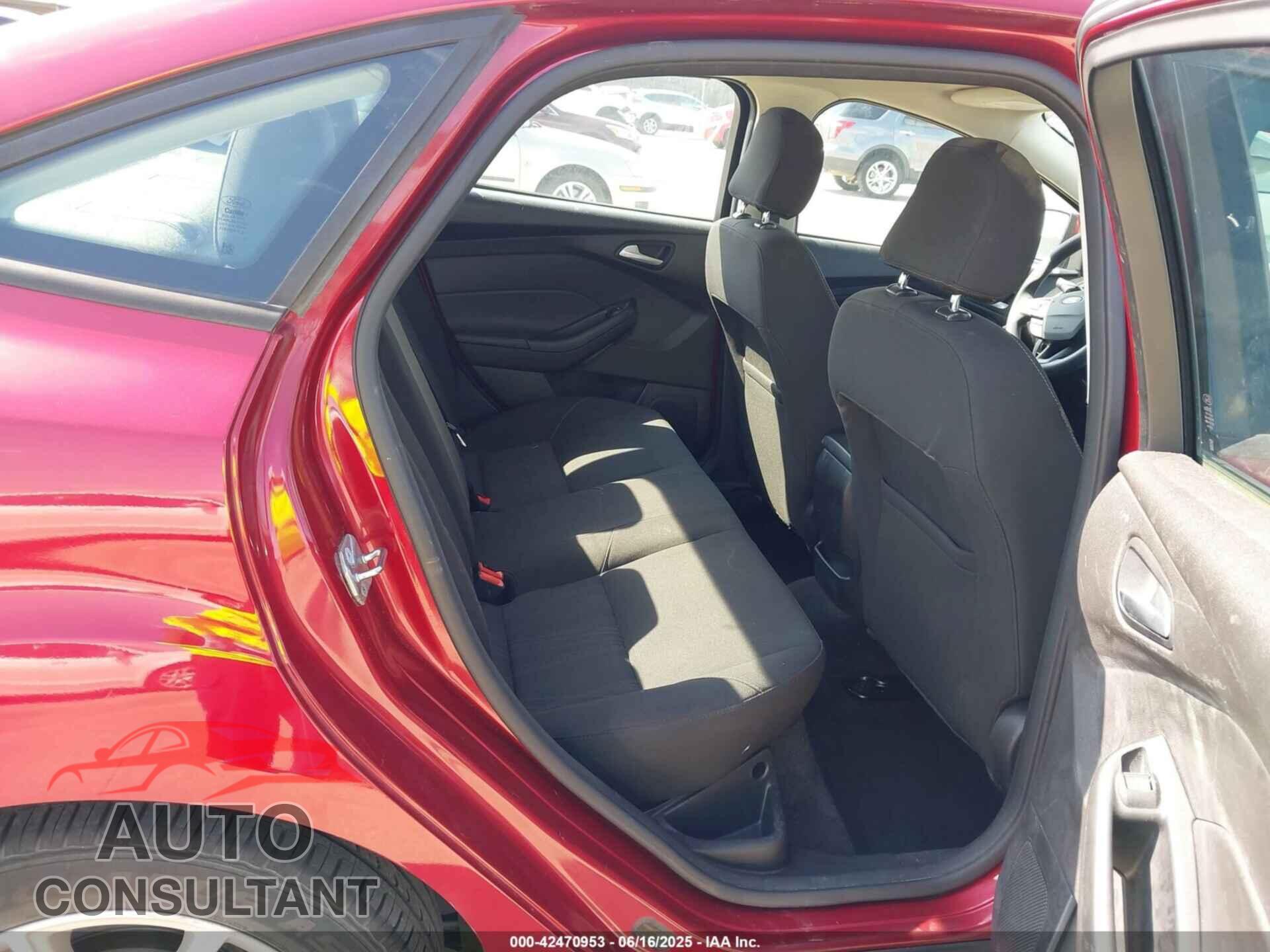 FORD FOCUS 2017 - 1FADP3F23HL311753