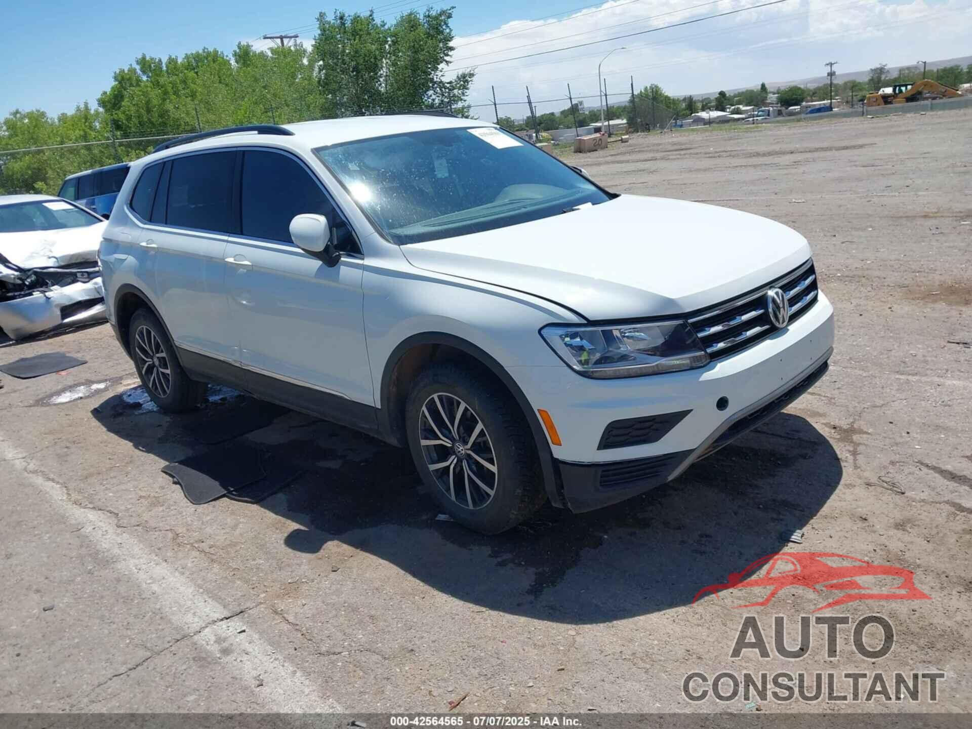 VOLKSWAGEN TIGUAN 2018 - 3VV2B7AX7JM138559