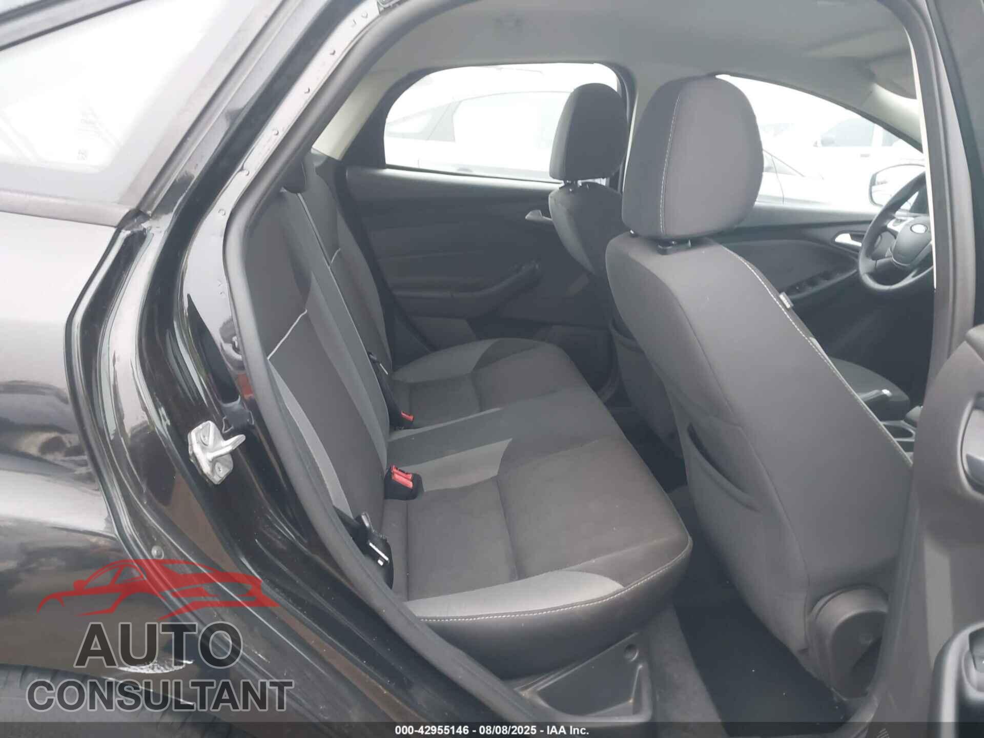 FORD FOCUS 2014 - 1FADP3F27EL123829