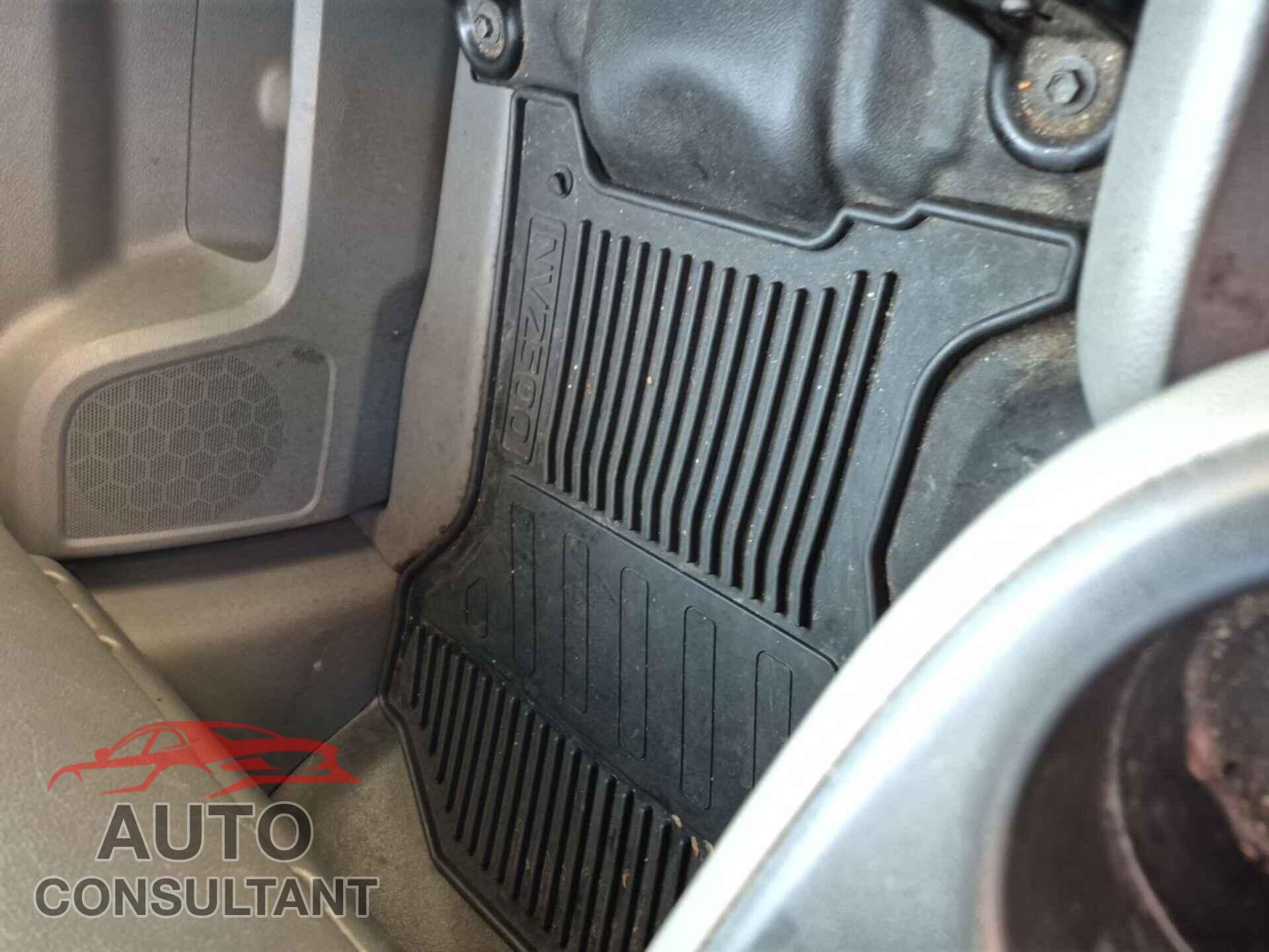 NISSAN NV CARGO NV2500 HD 2019 - 1N6BF0LY3KN800982