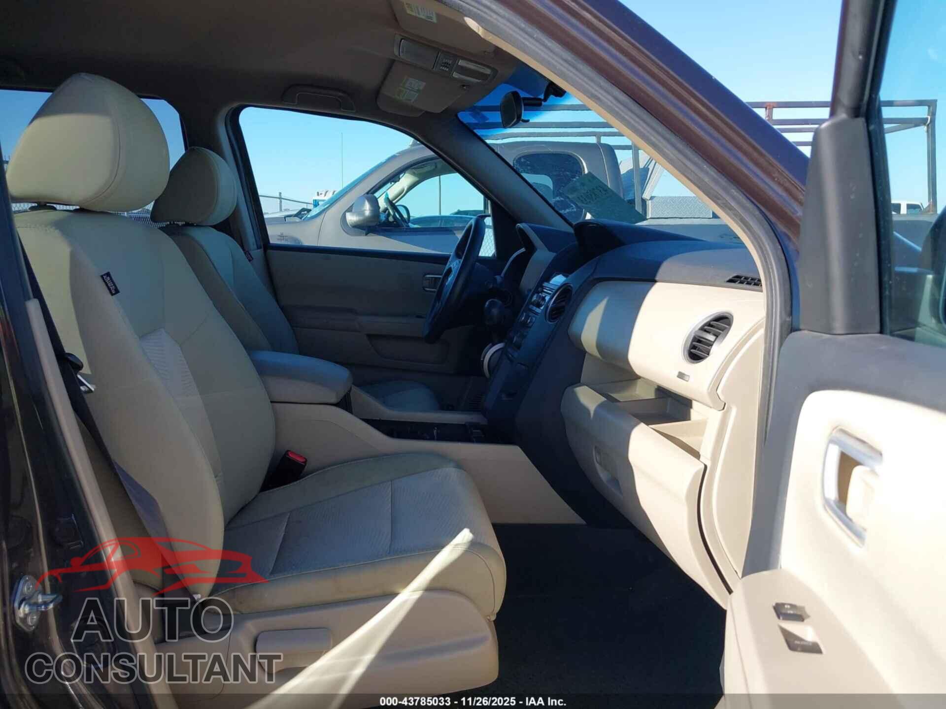 HONDA PILOT 2015 - 5FNYF4H28FB005116