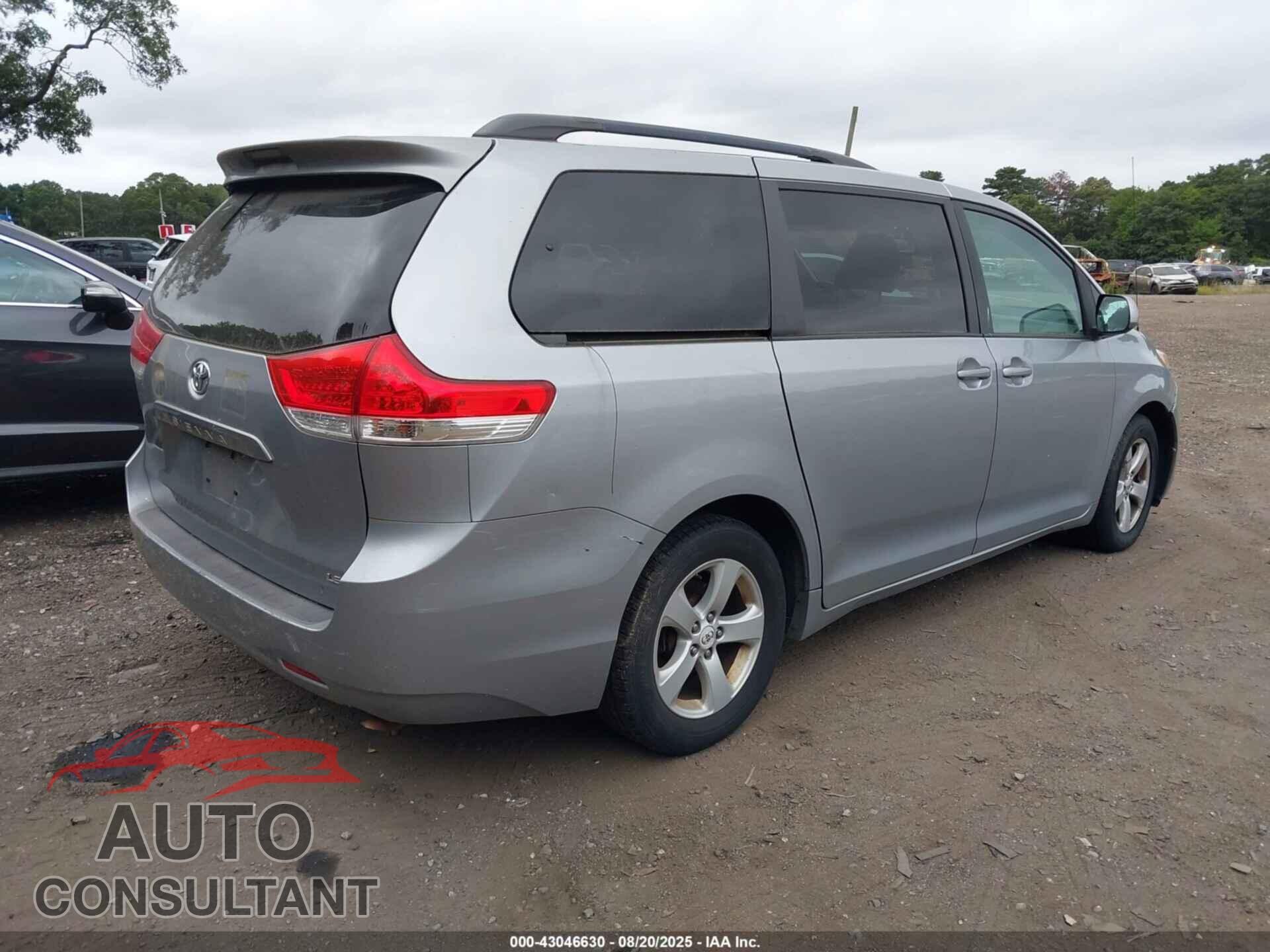 TOYOTA SIENNA 2011 - 5TDKK3DC2BS044879