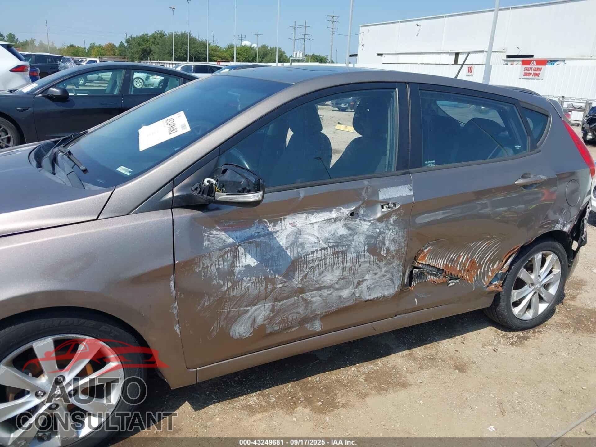 HYUNDAI ACCENT 2014 - KMHCU5AE3EU161592