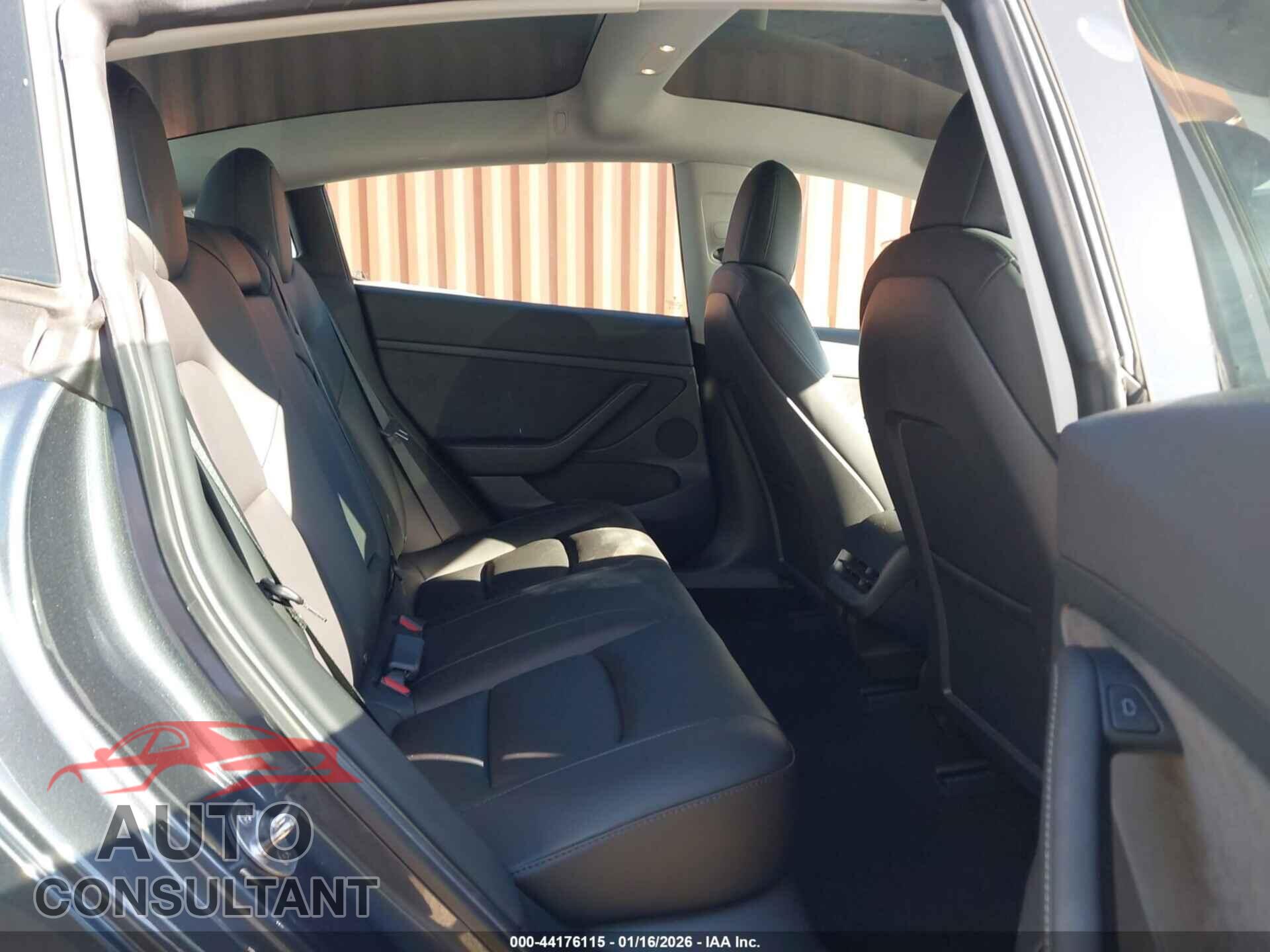 TESLA MODEL 3 2021 - 5YJ3E1EB8MF001239