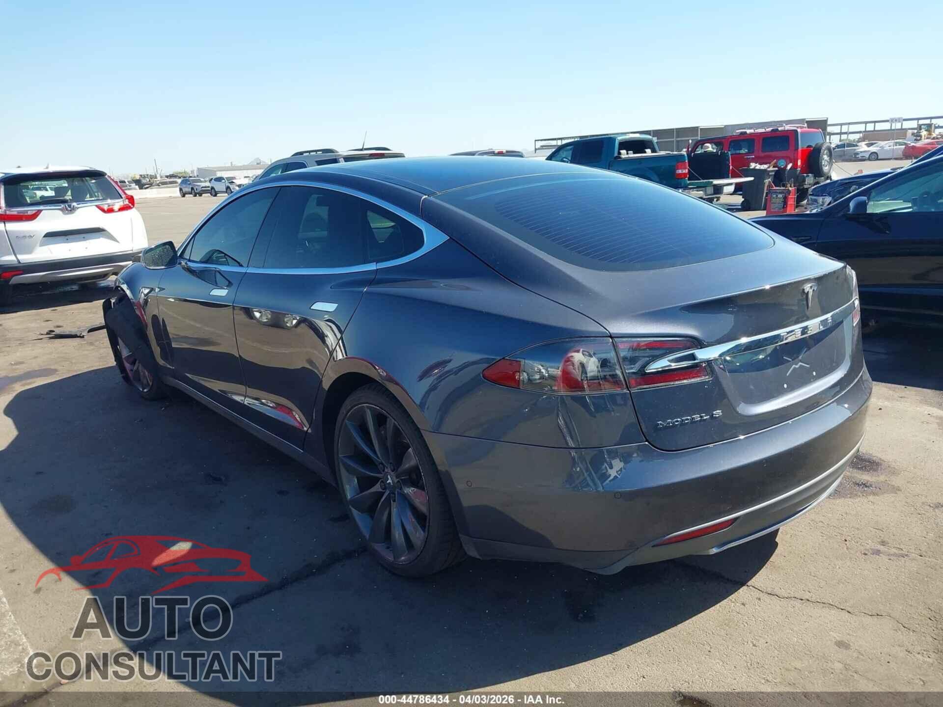 TESLA MODEL S 2015 - 5YJSA1E18FF118613