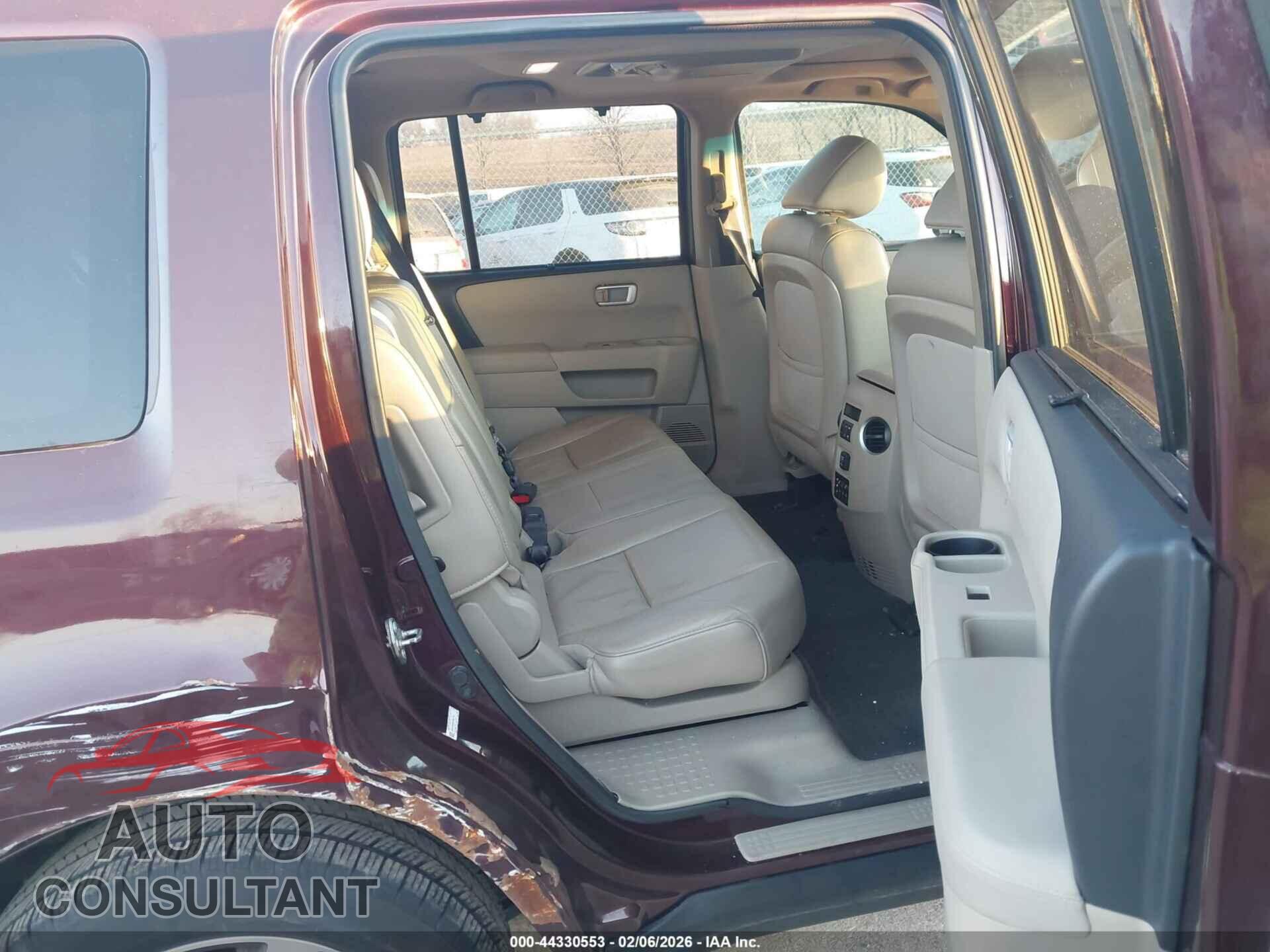 HONDA PILOT 2015 - 5FNYF4H90FB007763
