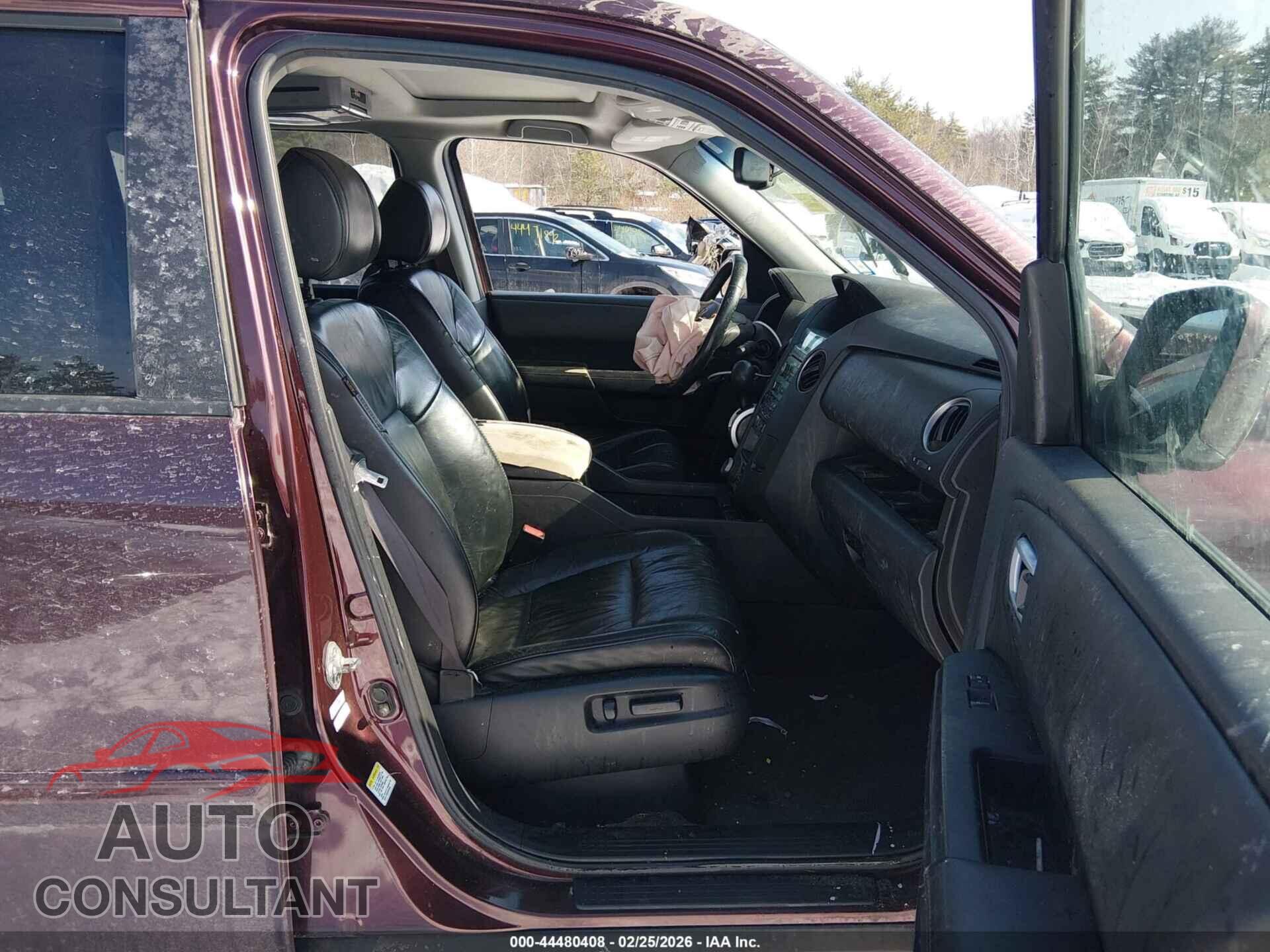 HONDA PILOT 2011 - 5FNYF4H73BB095409