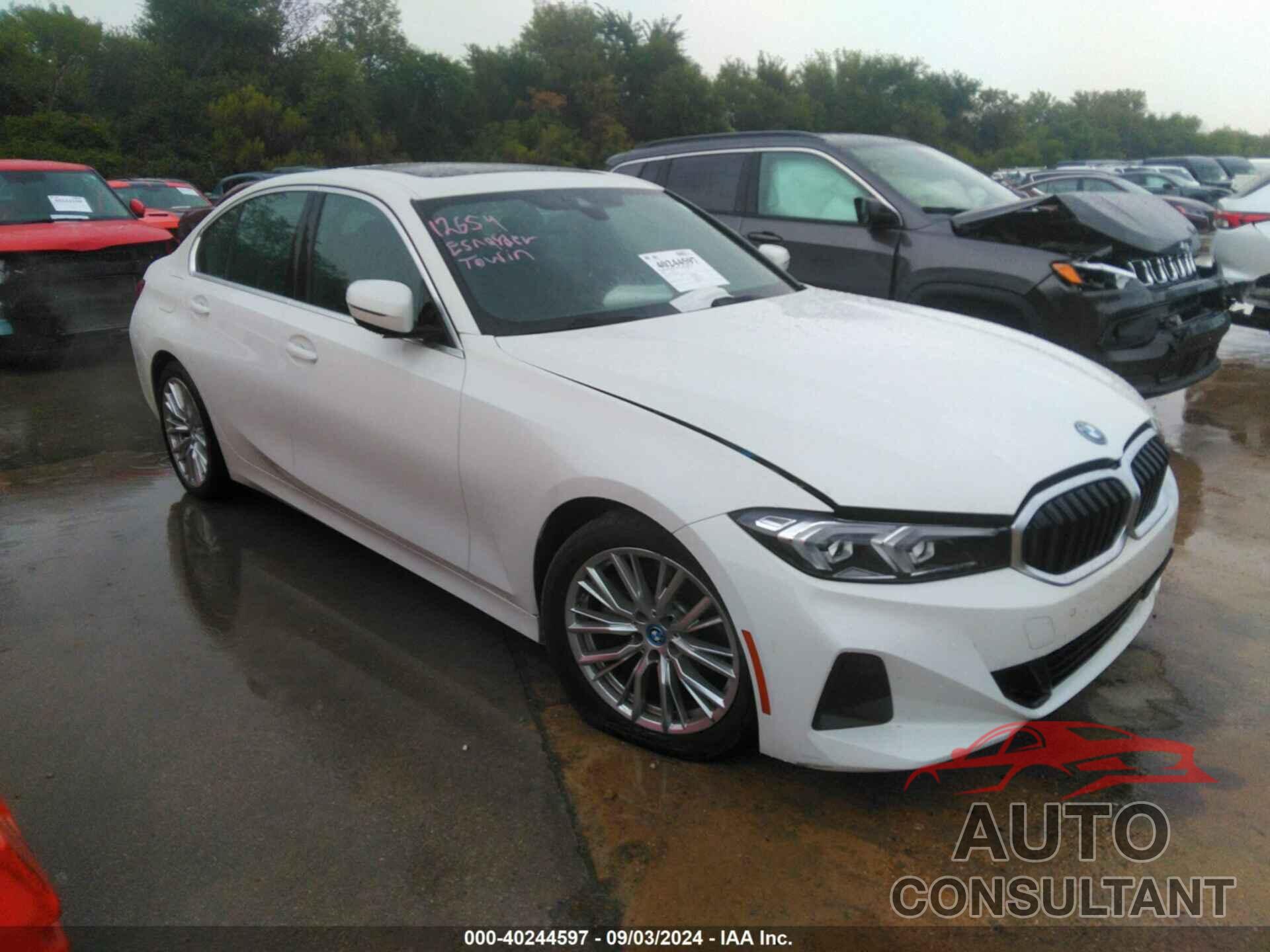 BMW 3 SERIES 2024 - 3MW39FF01R8E10822