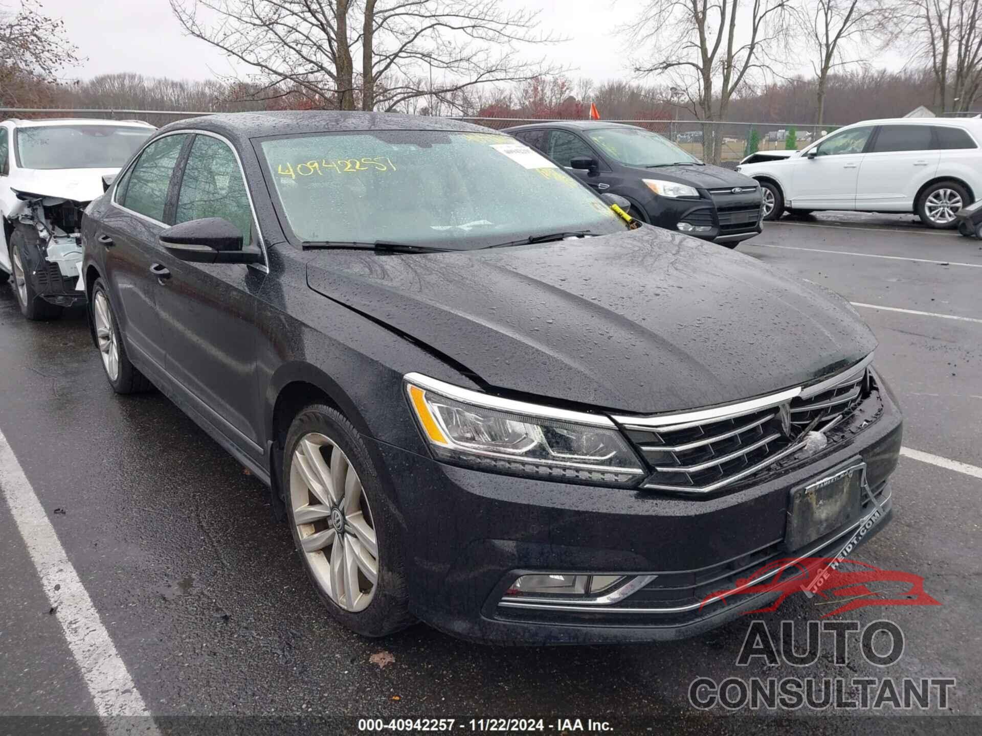 VOLKSWAGEN PASSAT 2017 - 1VWGT7A37HC034533