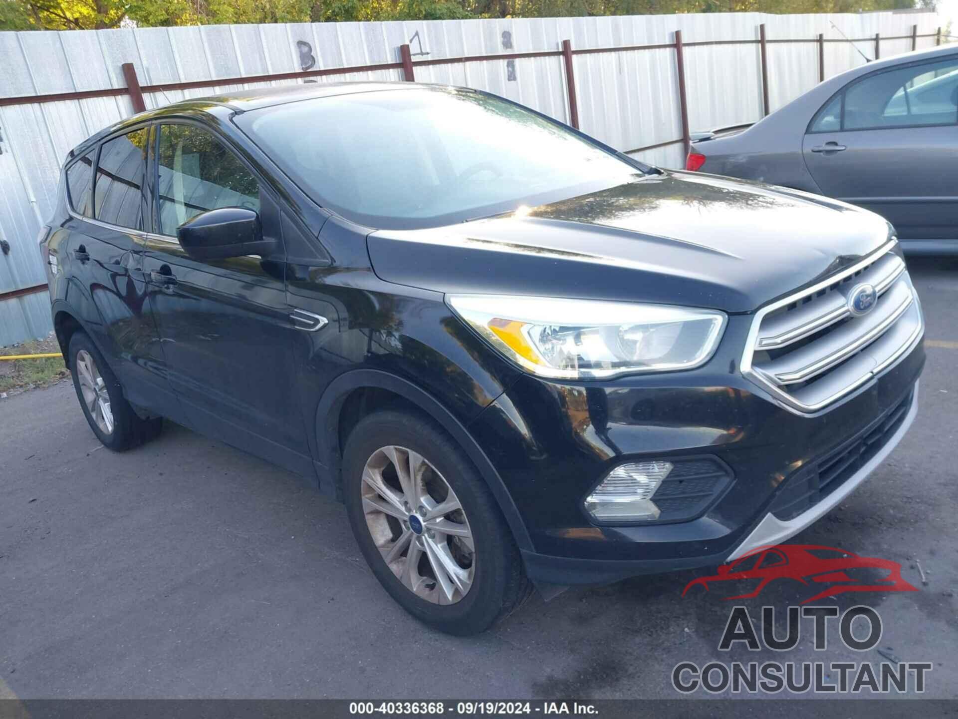 FORD ESCAPE 2017 - 1FMCU9G9XHUC04878