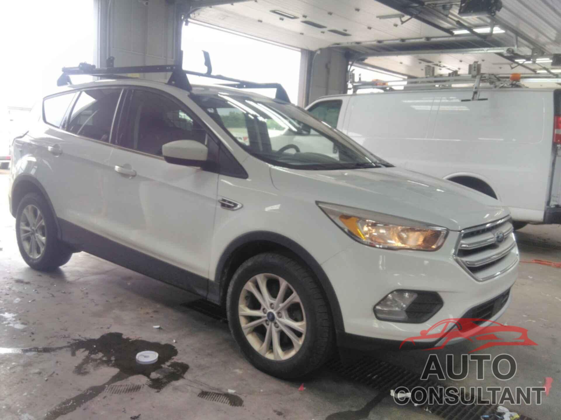 FORD ESCAPE 2018 - 1FMCU9GD0JUD08256