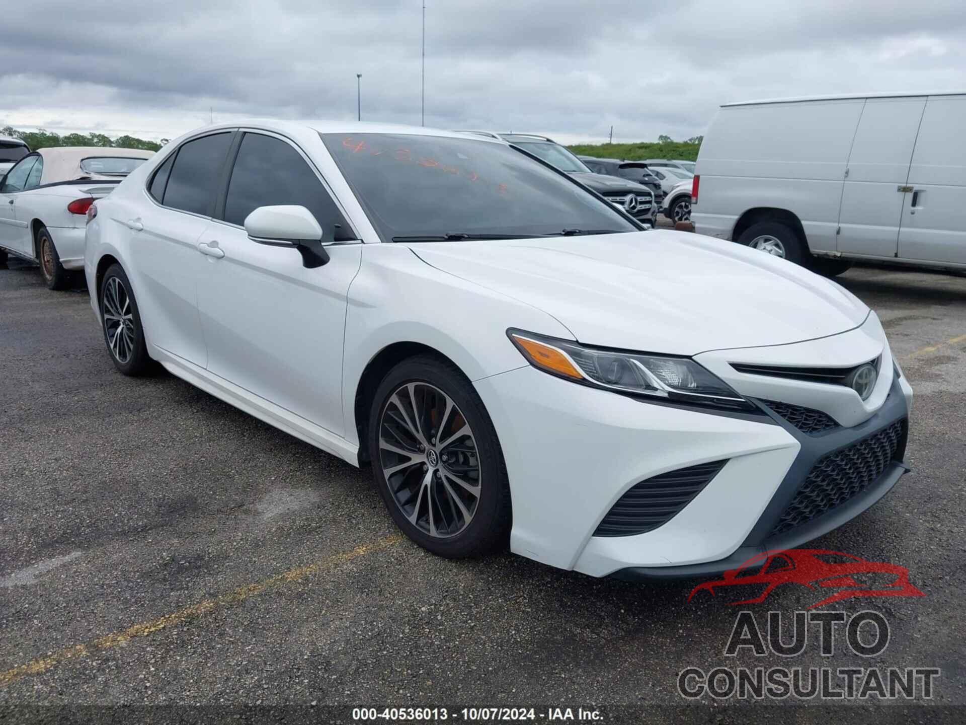TOYOTA CAMRY 2018 - 4T1B11HK3JU544550