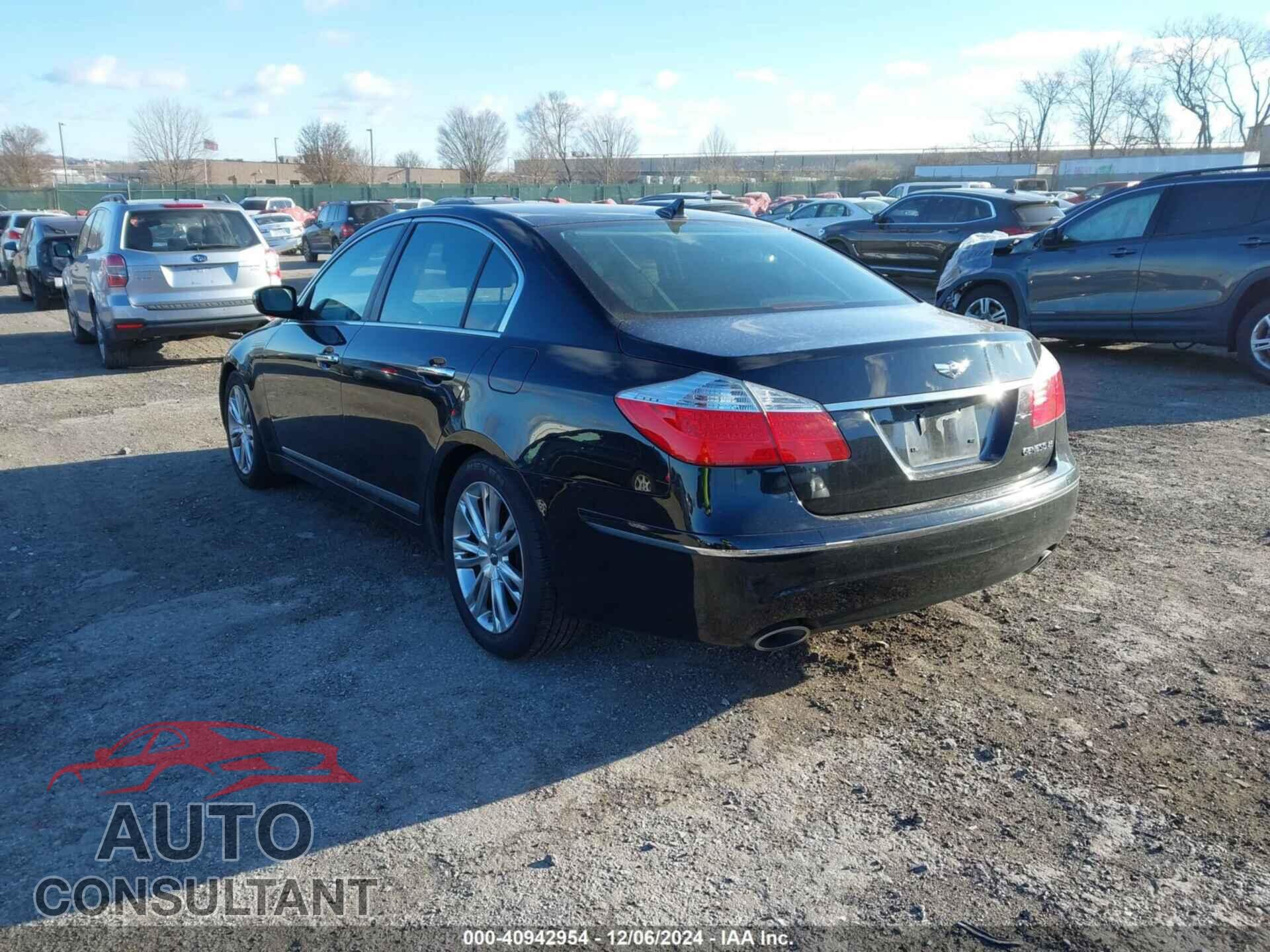 HYUNDAI GENESIS 2011 - KMHGC4DF8BU113181