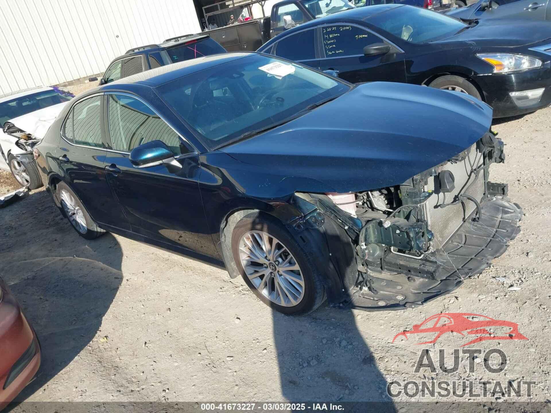 TOYOTA CAMRY 2018 - 4T1B11HK8JU528182