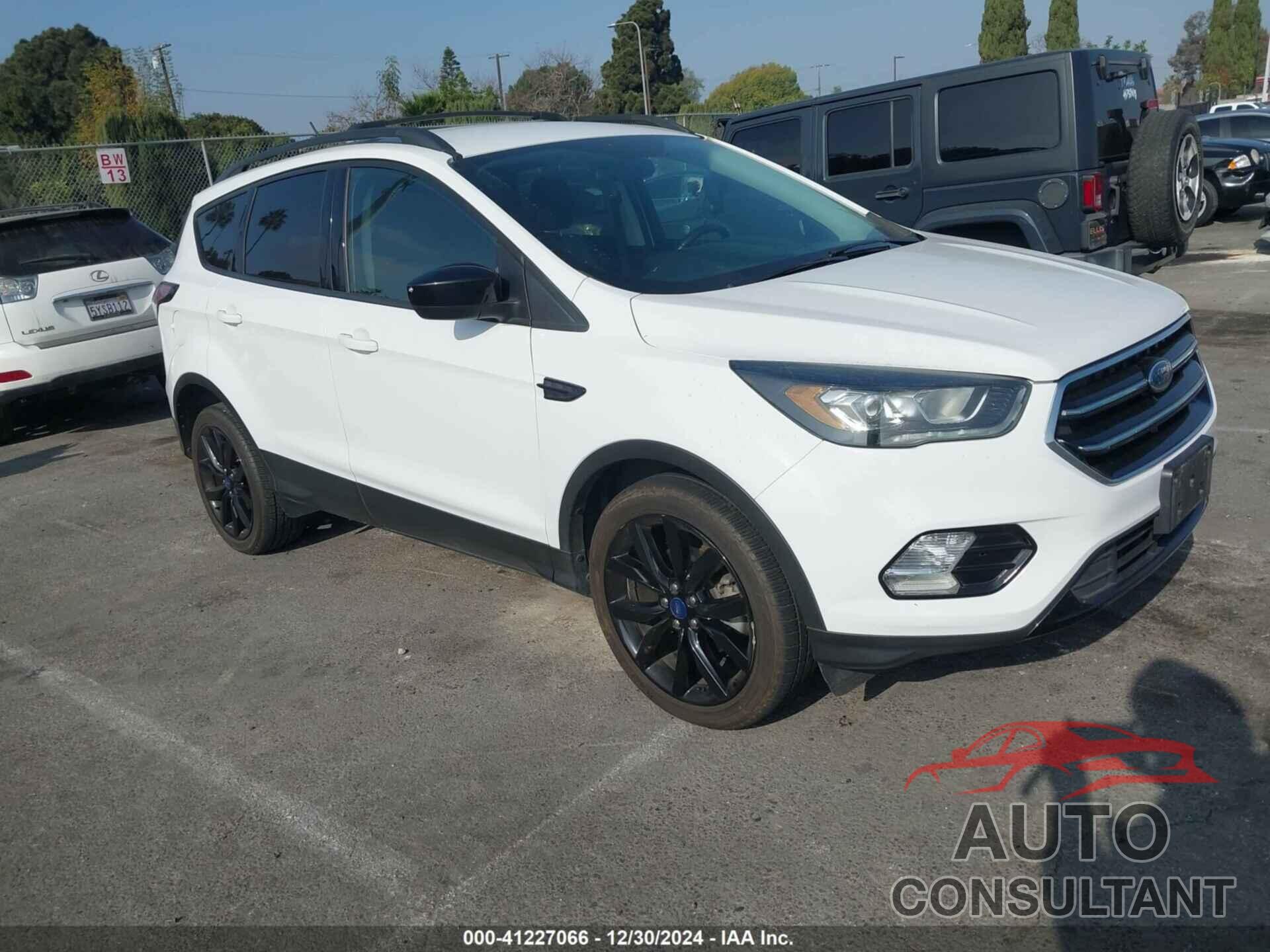FORD ESCAPE 2018 - 1FMCU0GD6JUA42396