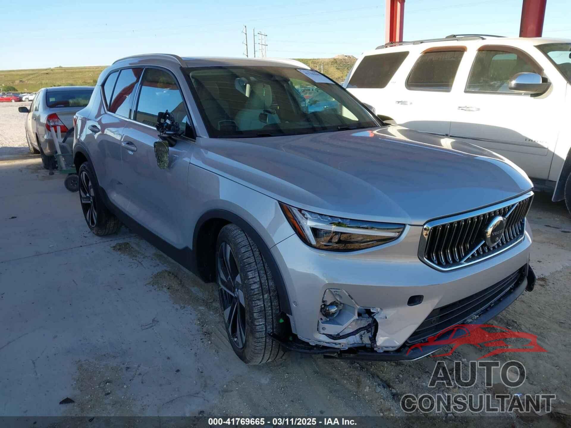 VOLVO XC40 2025 - YV4L12UF6S2560078