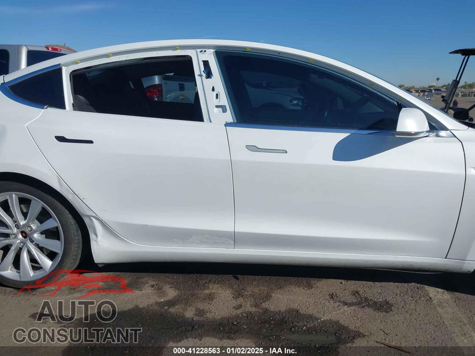 TESLA MODEL 3 2018 - 5YJ3E1EA8JF053084