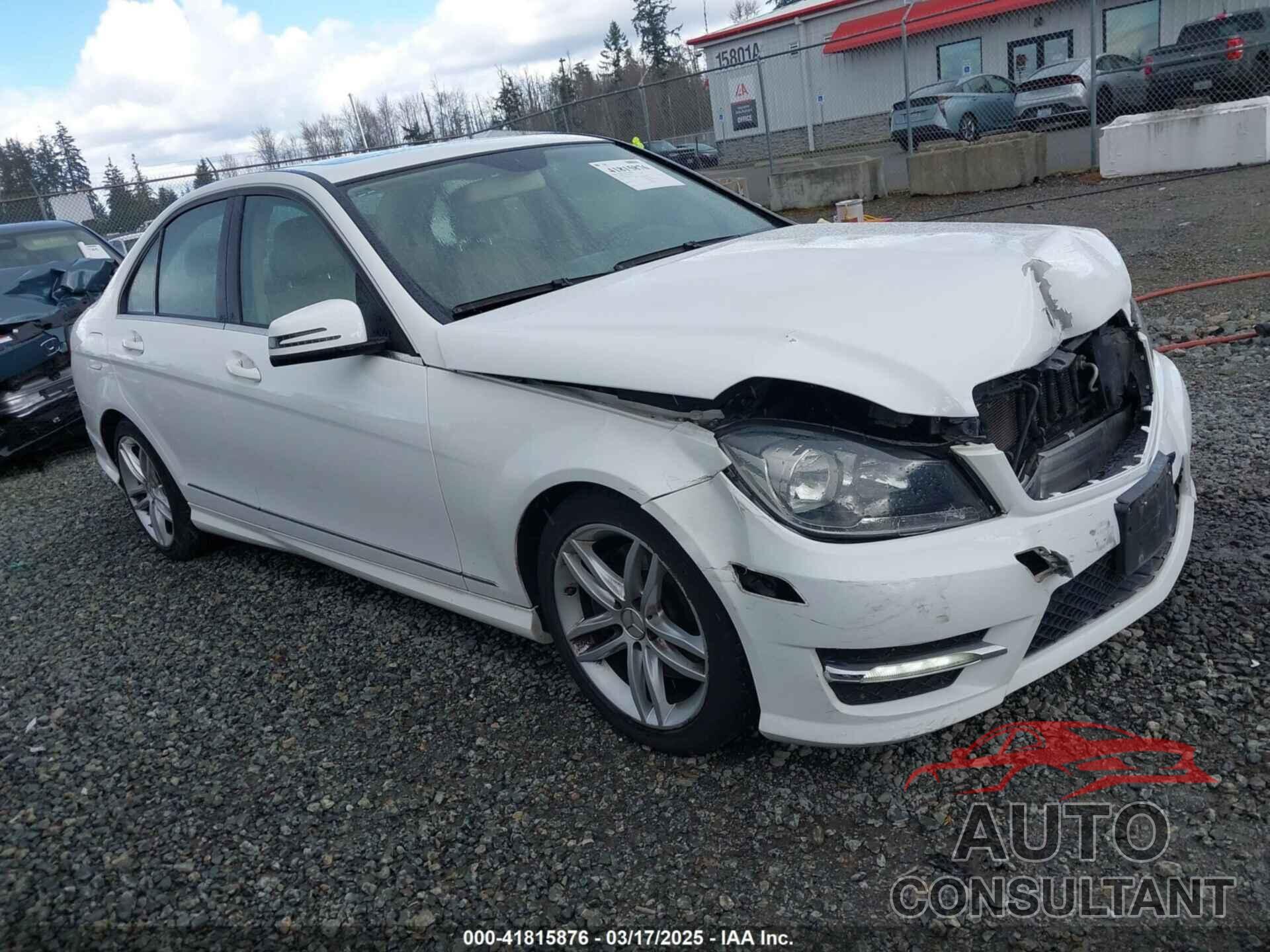 MERCEDES-BENZ C 300 2013 - WDDGF8AB4DR247086