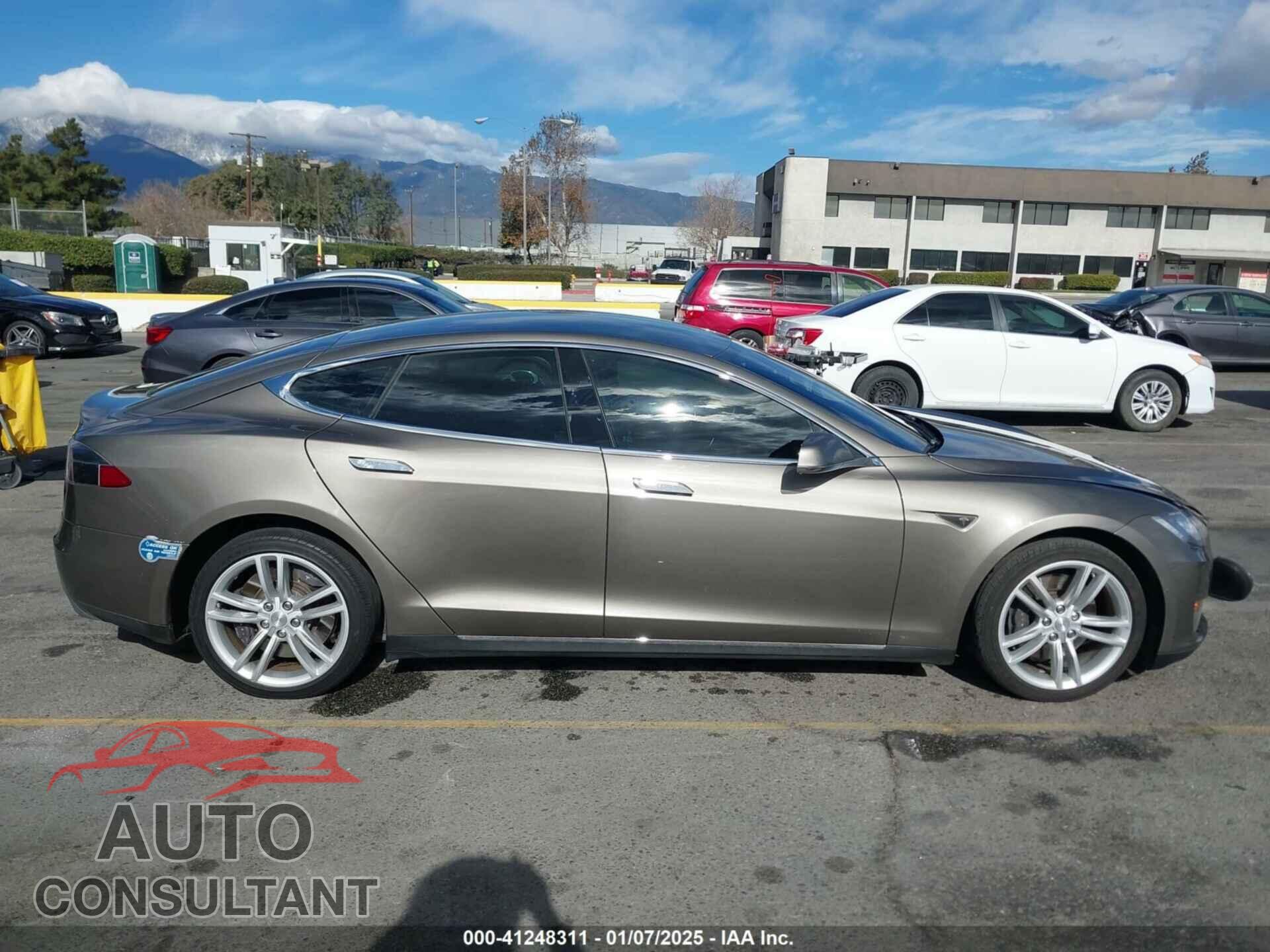 TESLA MODEL S 2015 - 5YJSA1S27FF086203