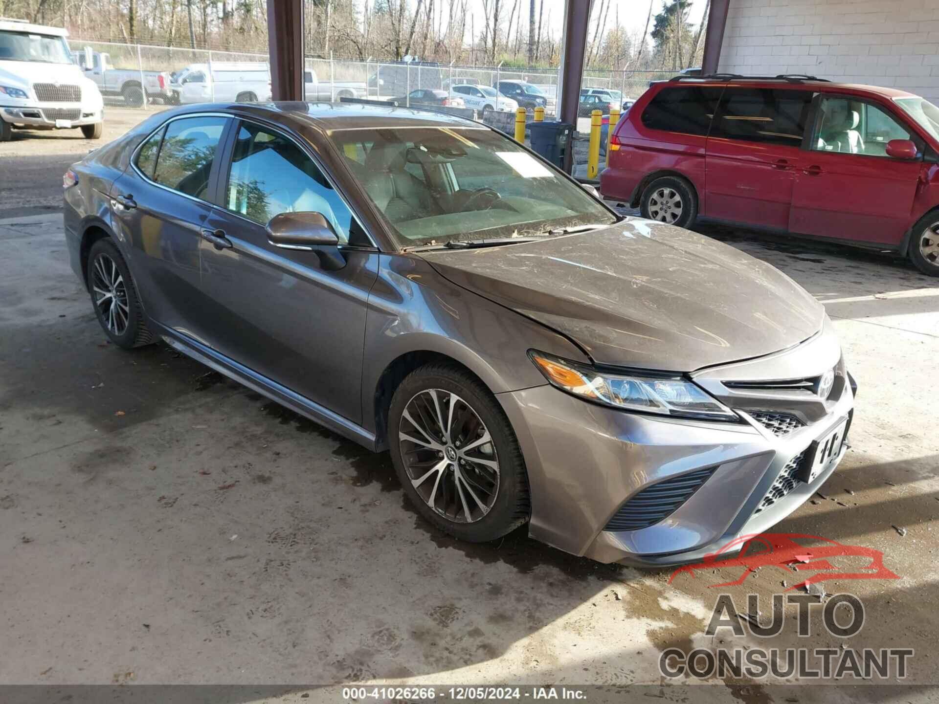TOYOTA CAMRY 2018 - 4T1B11HK0JU617728