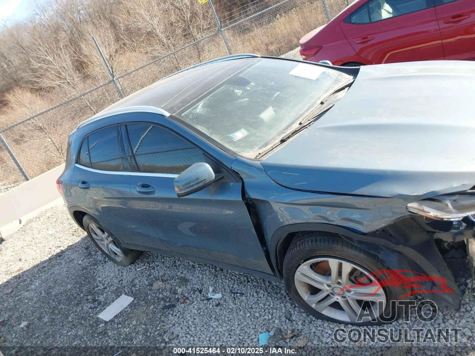 MERCEDES-BENZ GLA 250 2015 - WDCTG4GB4FJ125121