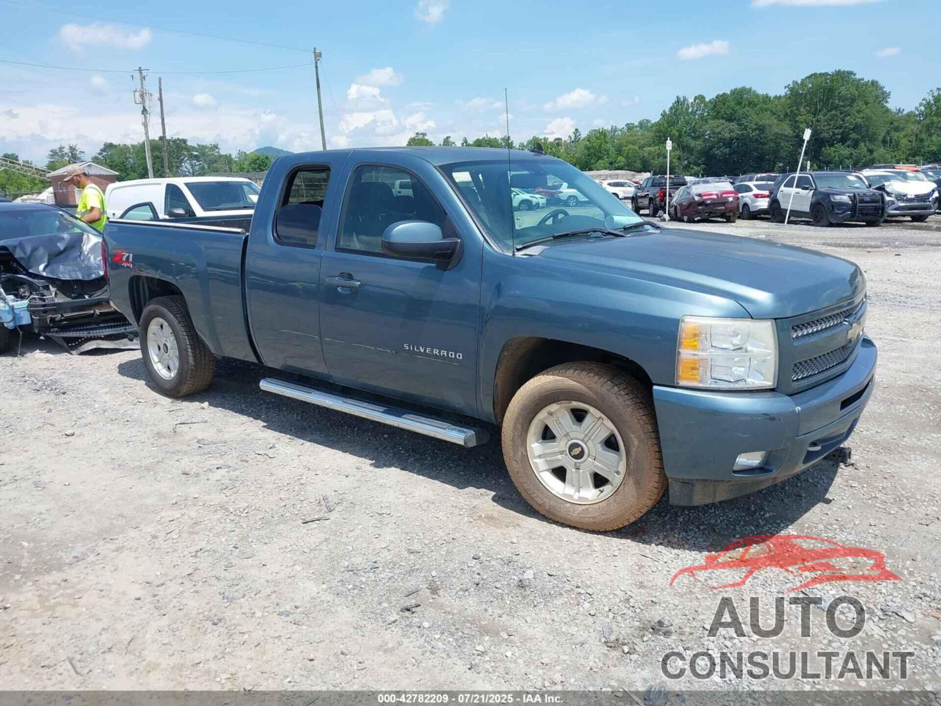 CHEVROLET SILVERADO 1500 2011 - 1GCRKSE35BZ135909