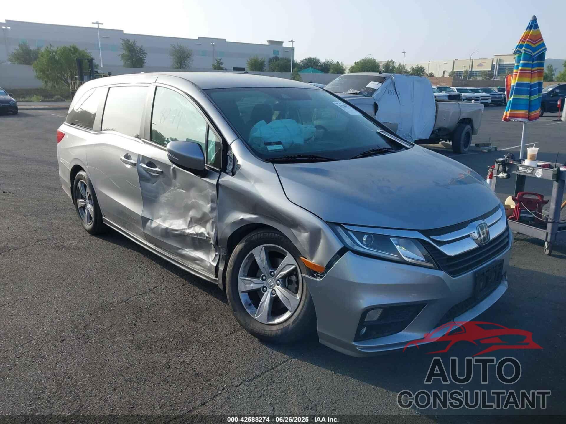 HONDA ODYSSEY 2018 - 5FNRL6H56JB028681